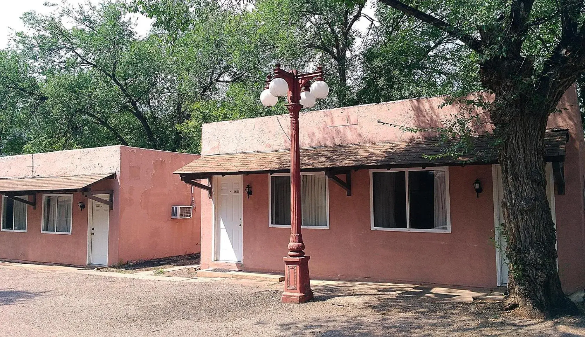Property building in Buffalo Lodge Bicycle Resort - Amazing access to local trails & the Garden Property building in Buffalo Lodge Bicycle Resort - Amazing access to local trails & the Garden