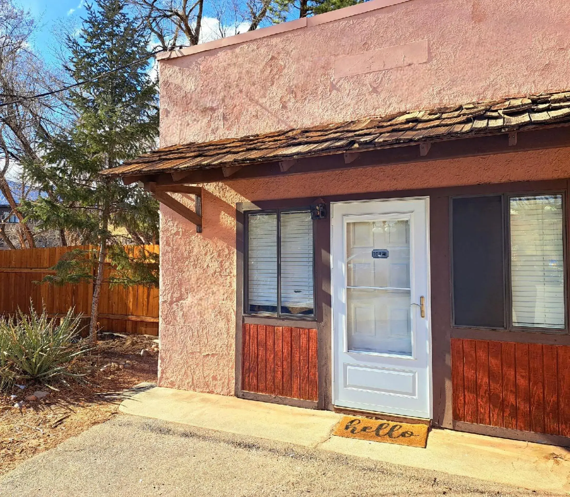 Facade/entrance in Buffalo Lodge Bicycle Resort - Amazing access to local trails & the Garden Facade/entrance in Buffalo Lodge Bicycle Resort - Amazing access to local trails & the Garden