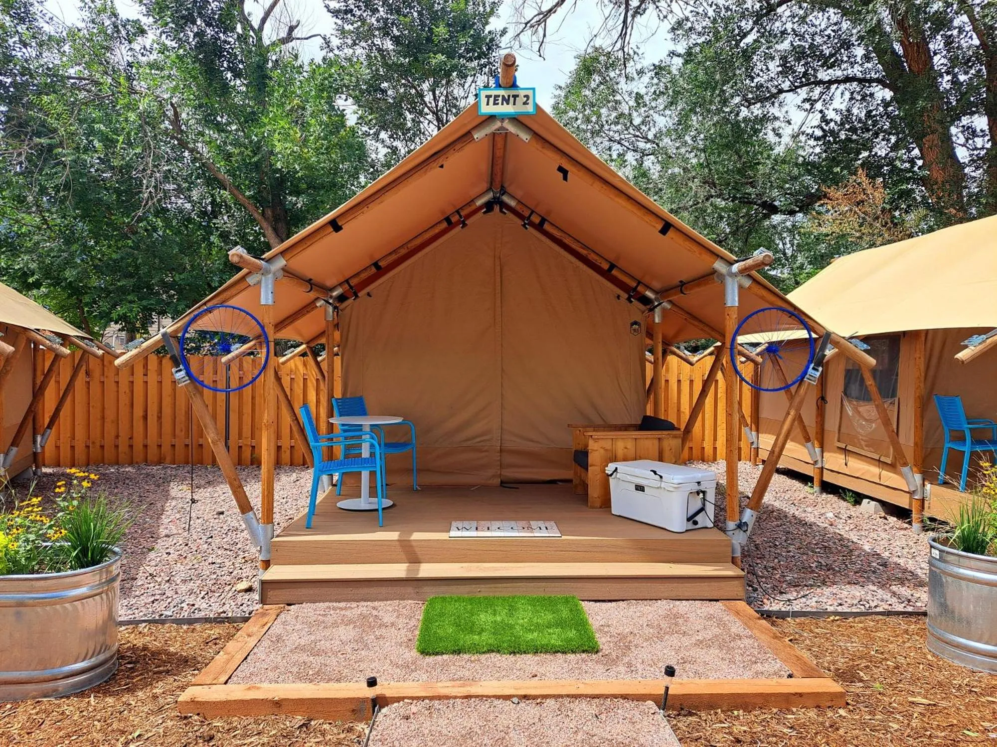 Bedroom in Buffalo Lodge Bicycle Resort - Amazing access to local trails & the Garden