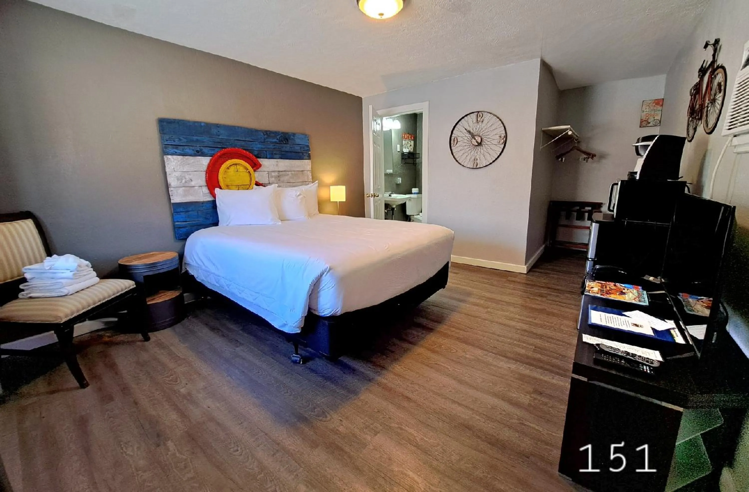 Bedroom, Bed in Buffalo Lodge Bicycle Resort - Amazing access to local trails & the Garden