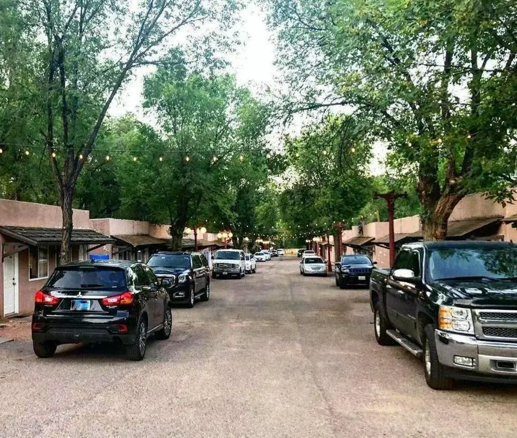 Property building in Buffalo Lodge Bicycle Resort - Amazing access to local trails & the Garden Property building in Buffalo Lodge Bicycle Resort - Amazing access to local trails & the Garden