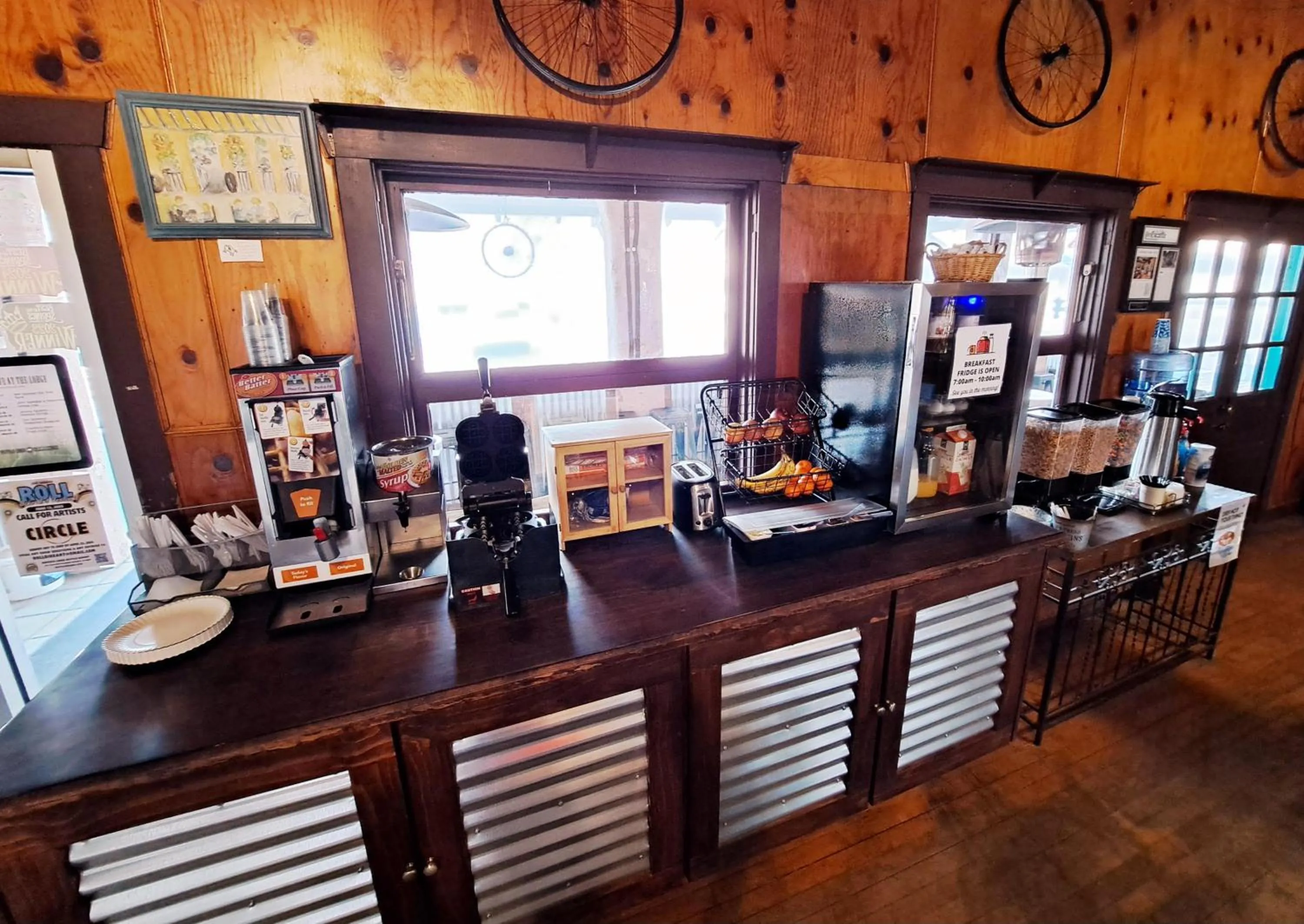 Food and drinks in Buffalo Lodge Bicycle Resort - Amazing access to local trails & the Garden