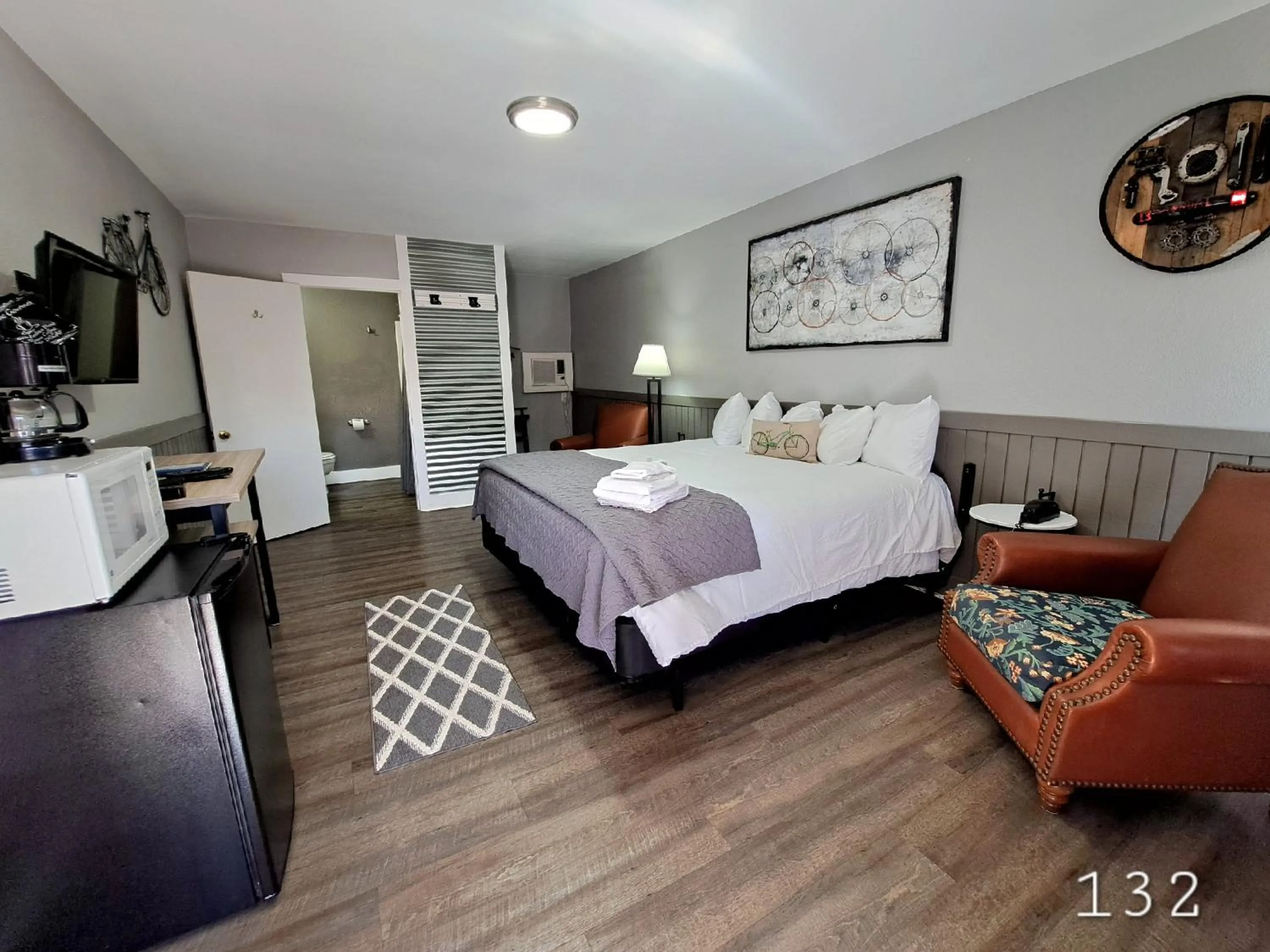 Bed in Buffalo Lodge Bicycle Resort - Amazing access to local trails & the Garden