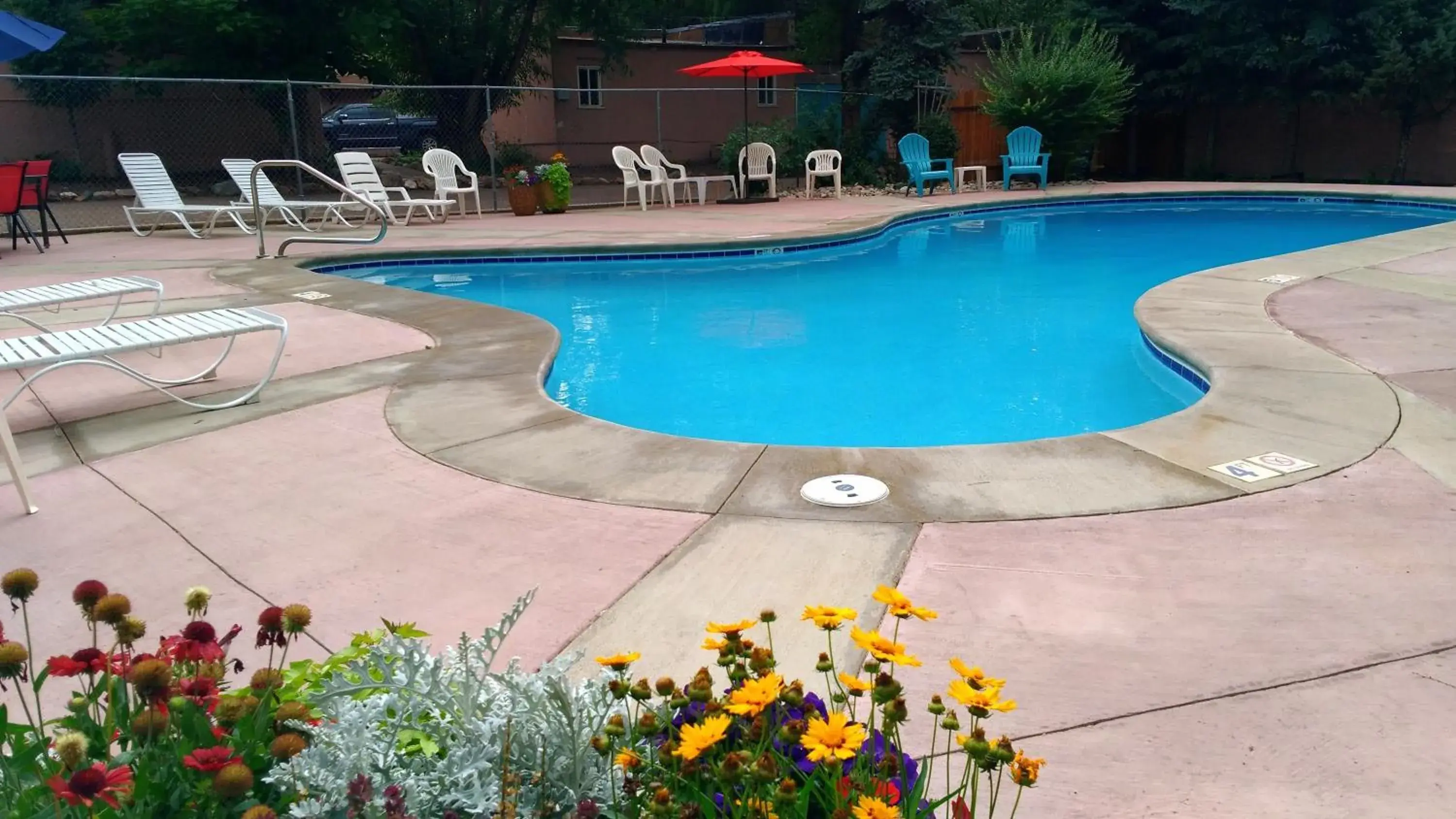 Swimming pool in Buffalo Lodge Bicycle Resort - Amazing access to local trails & the Garden Swimming pool in Buffalo Lodge Bicycle Resort - Amazing access to local trails & the Garden