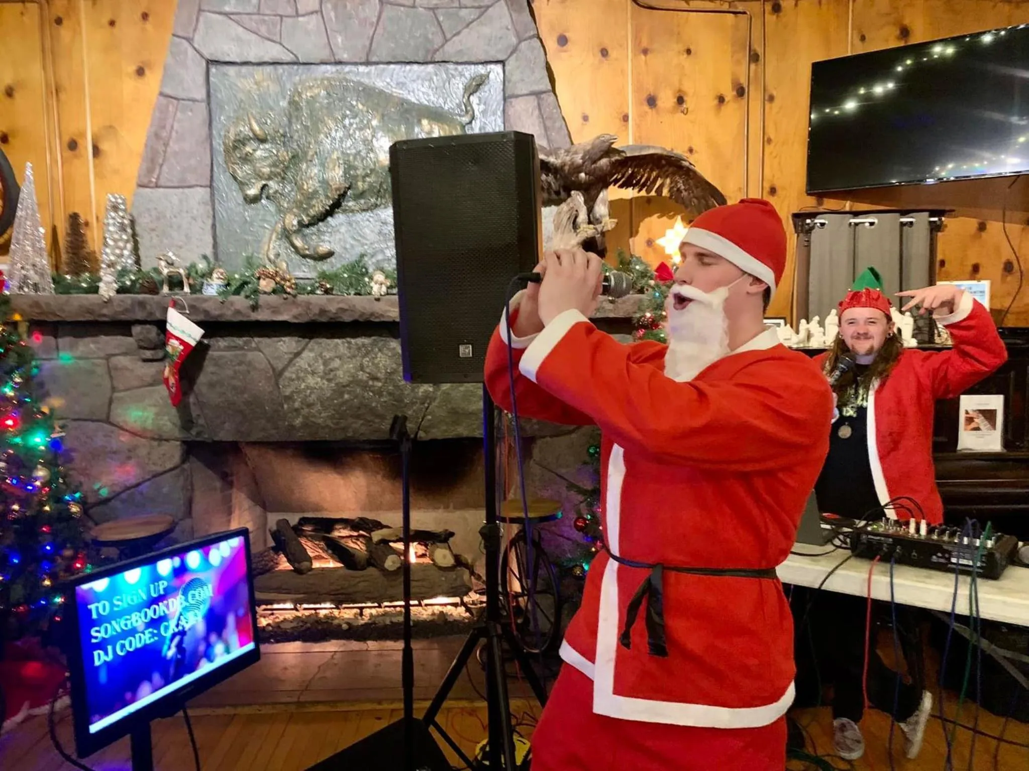 Karaoke in Buffalo Lodge Bicycle Resort - Amazing access to local trails & the Garden