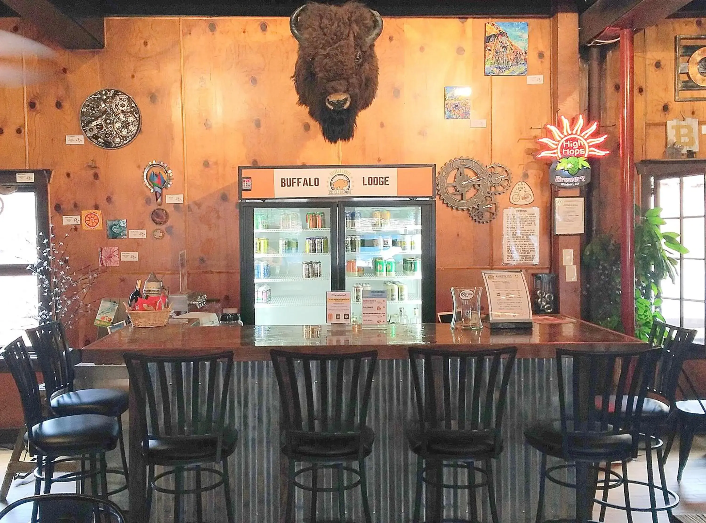 Communal lounge/ TV room in Buffalo Lodge Bicycle Resort - Amazing access to local trails & the Garden Communal lounge/ TV room in Buffalo Lodge Bicycle Resort - Amazing access to local trails & the Garden