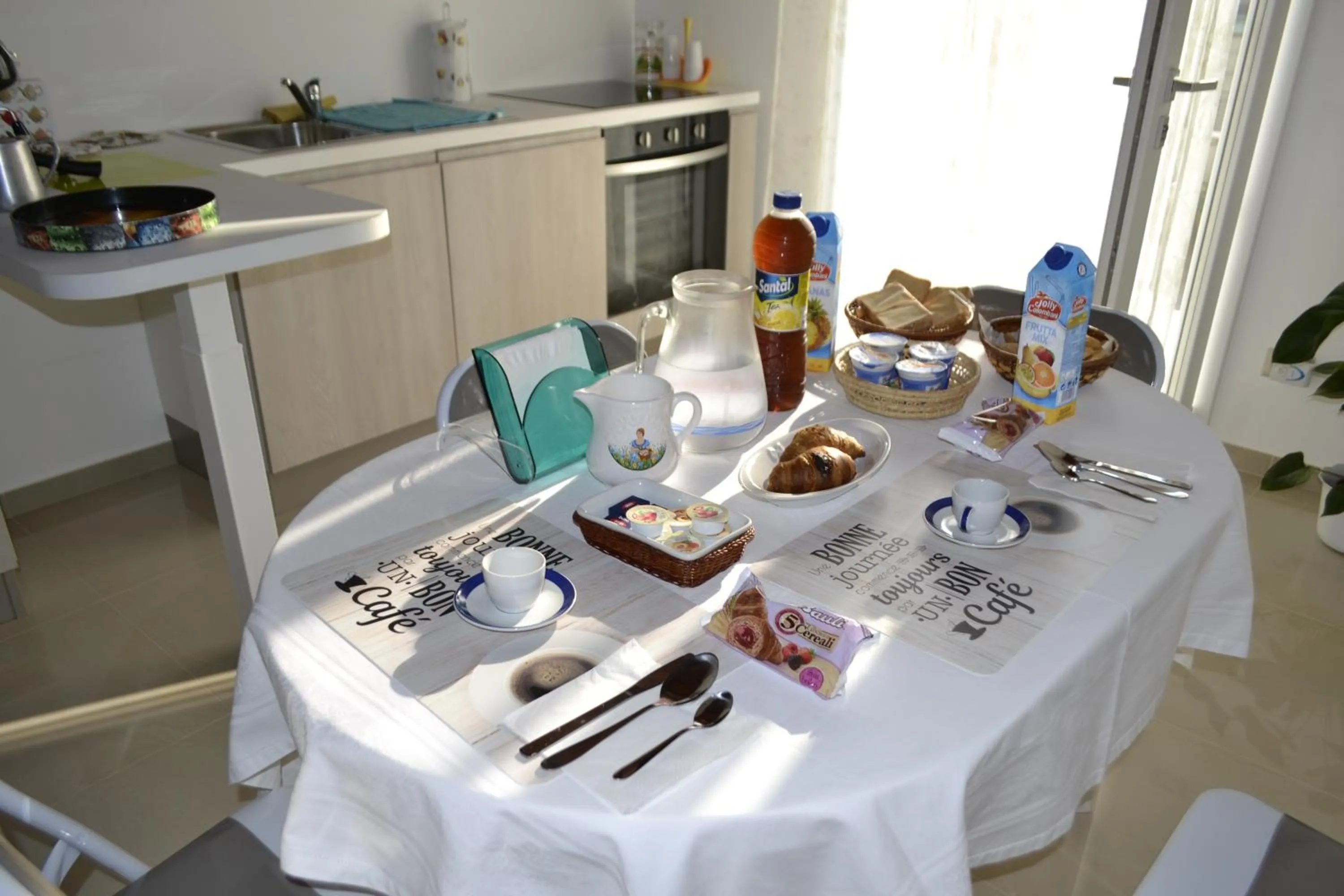 Food and drinks in Attica B&B