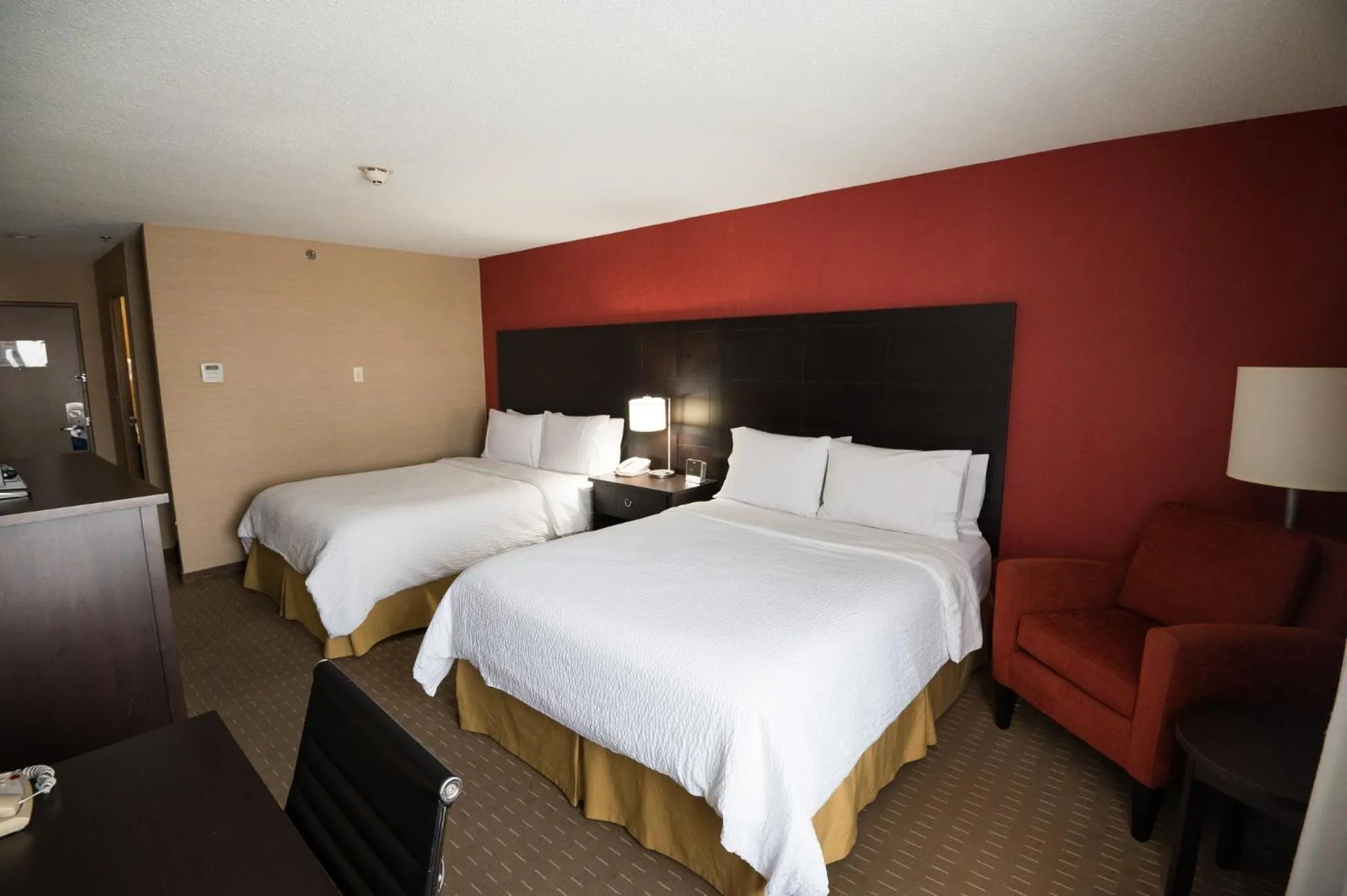 Photo of the whole room, Bed in Holiday Inn Express Hotel & Suites Chatham South by IHG
