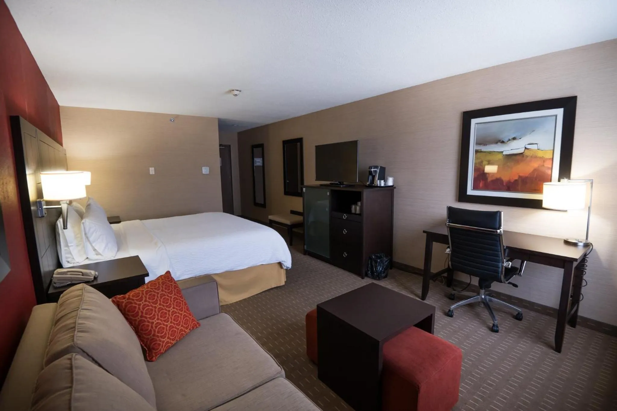 Photo of the whole room, Bed in Holiday Inn Express Hotel & Suites Chatham South by IHG