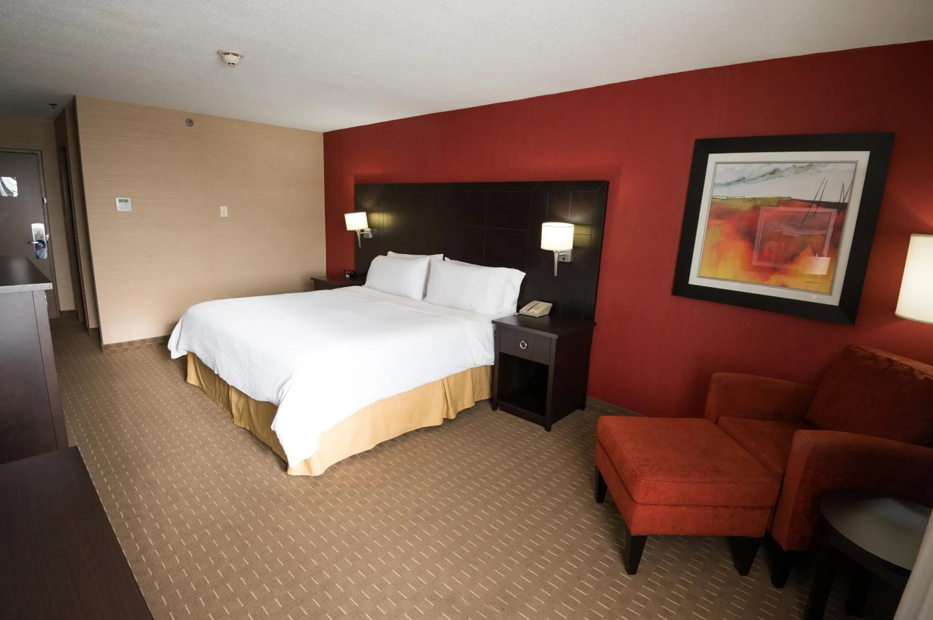 Bed in Holiday Inn Express Hotel & Suites Chatham South by IHG