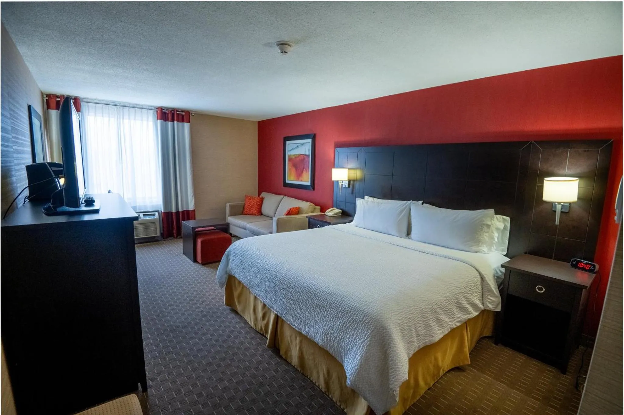 Photo of the whole room, Bed in Holiday Inn Express Hotel & Suites Chatham South by IHG