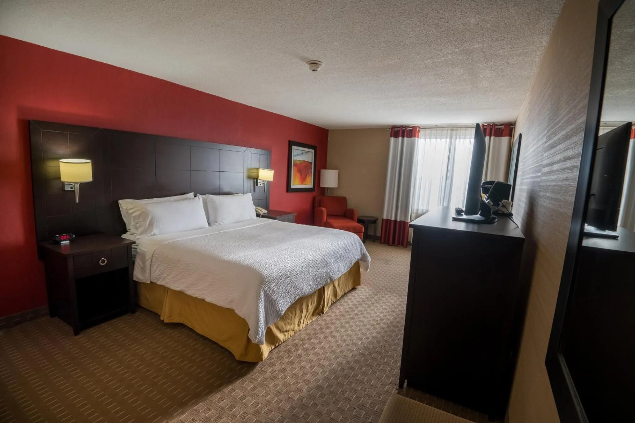 Photo of the whole room, Bed in Holiday Inn Express Hotel & Suites Chatham South by IHG