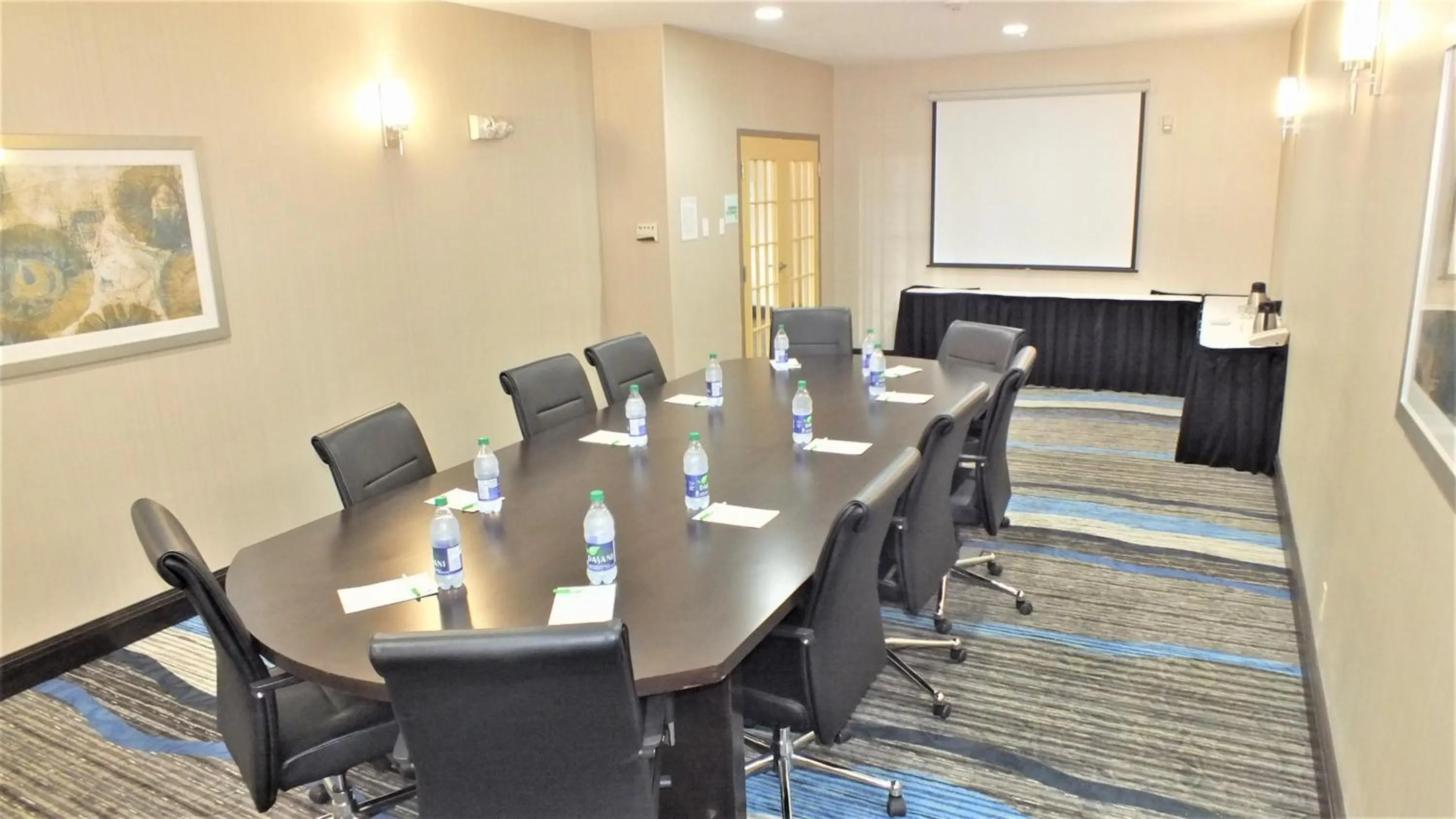 Meeting/conference room in Holiday Inn Hotel & Suites Regina by IHG