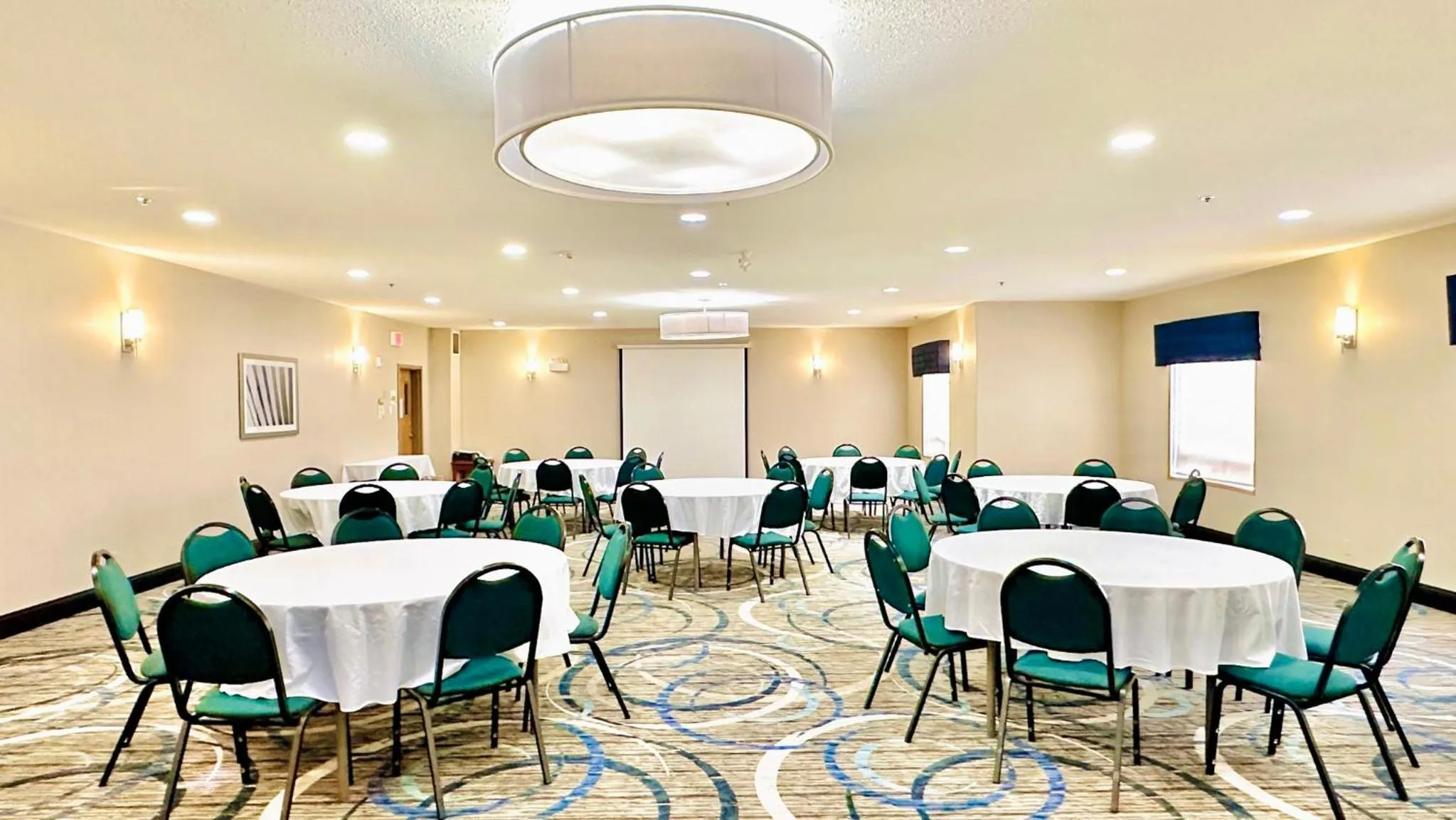Meeting/conference room in Holiday Inn Hotel & Suites Regina by IHG