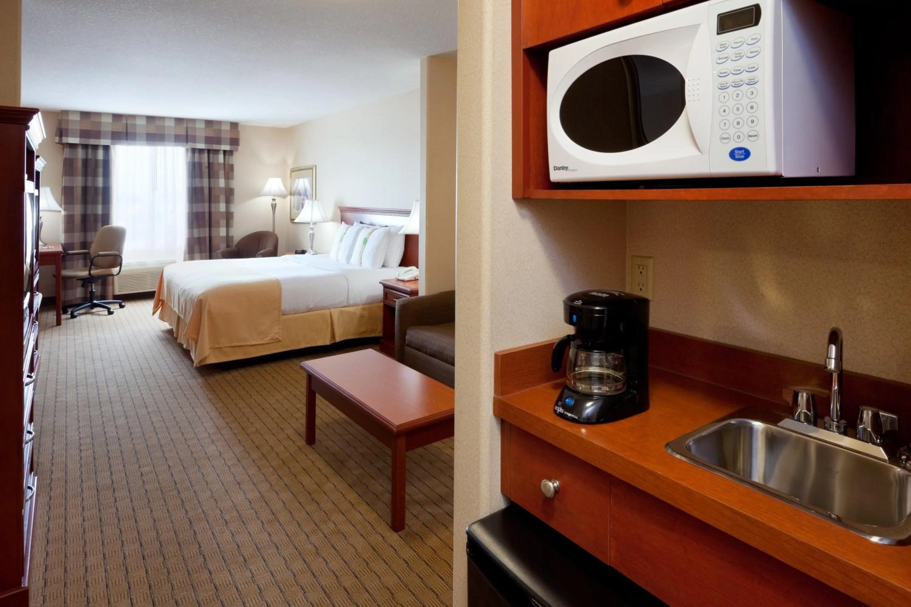 Photo of the whole room, Bed in Holiday Inn Hotel & Suites Regina by IHG