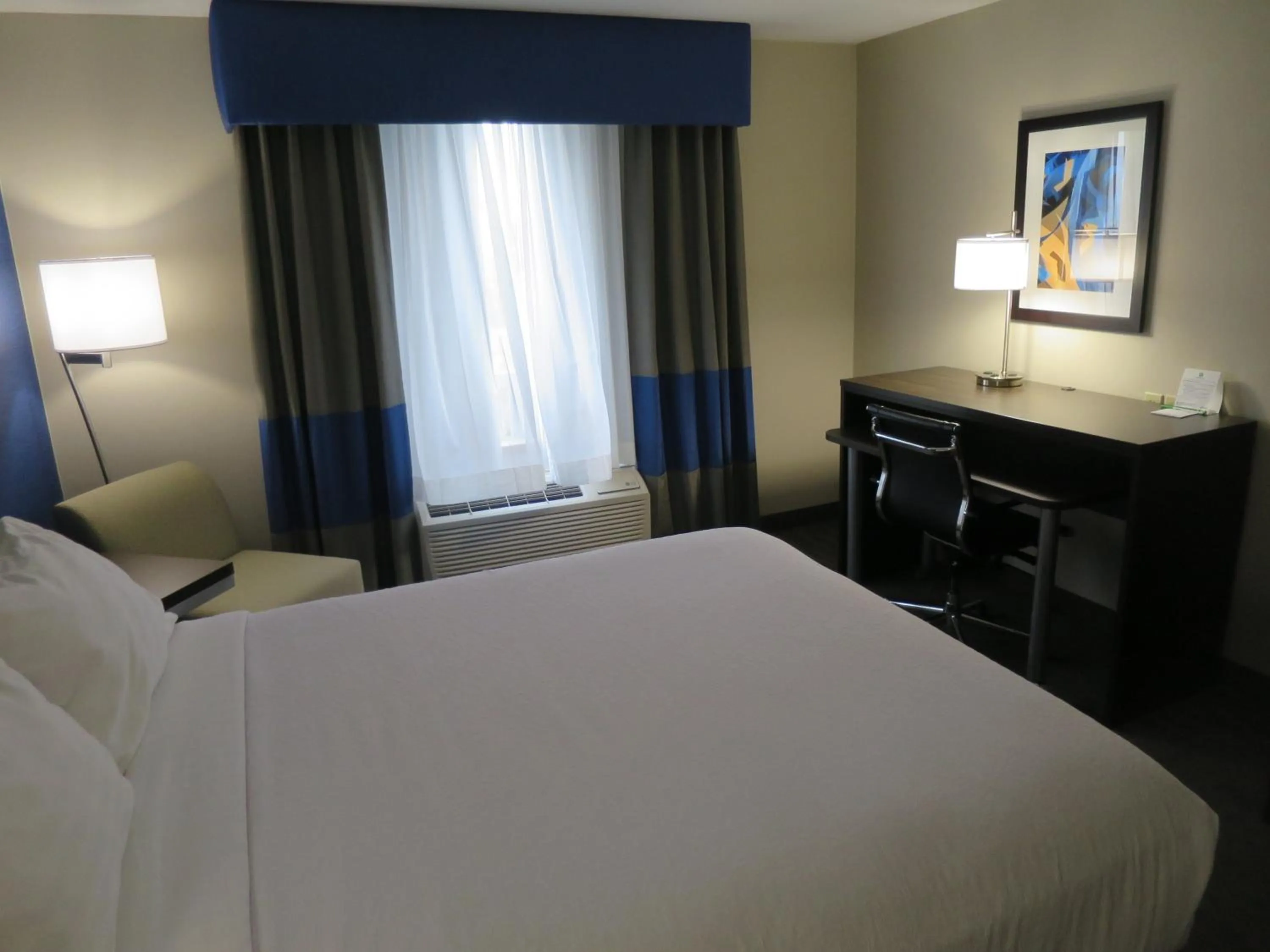 Photo of the whole room, Bed in Holiday Inn Hotel & Suites Regina by IHG