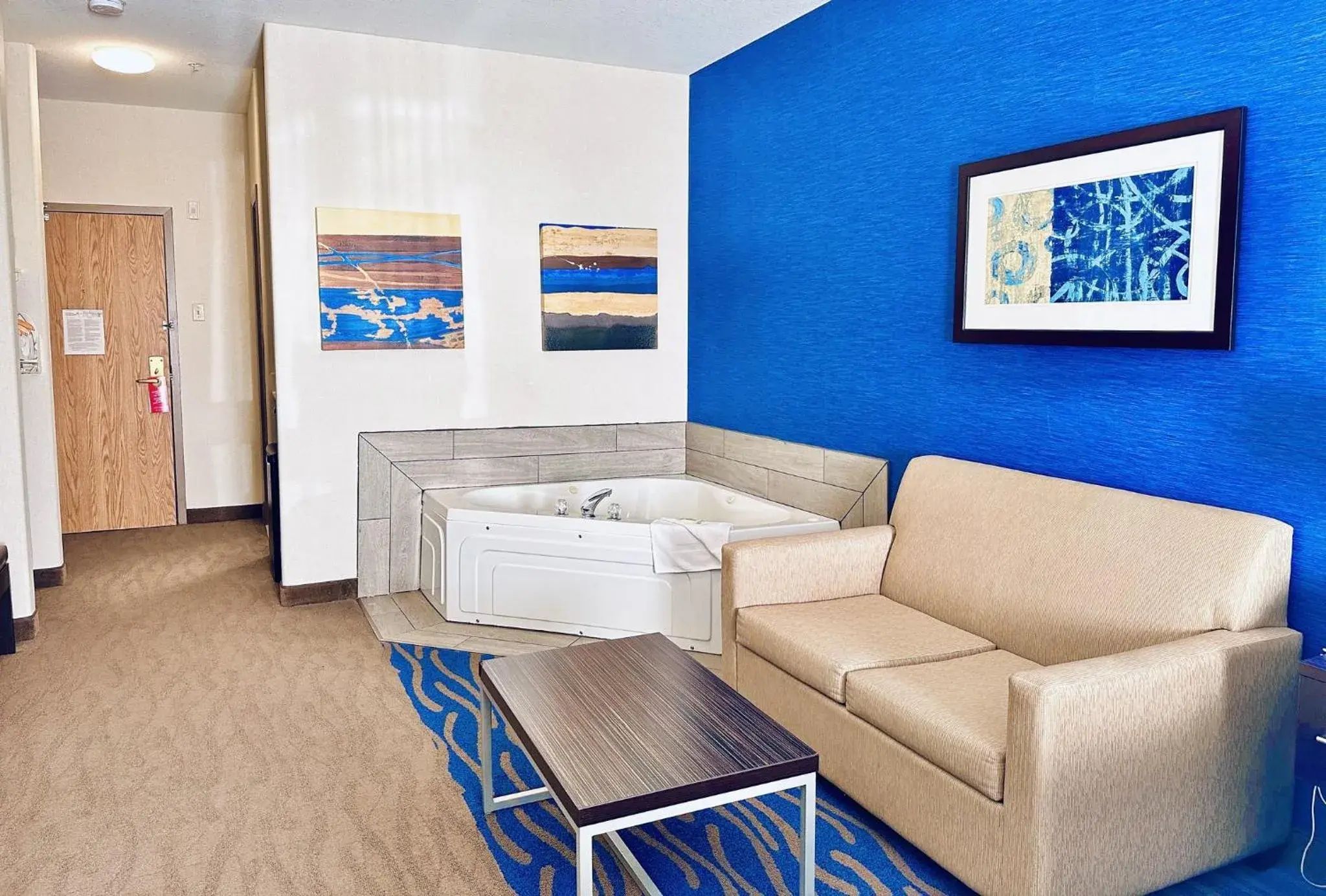 King Room with Spa Bath in Holiday Inn Hotel & Suites Regina by IHG King Room with Spa Bath in Holiday Inn Hotel & Suites Regina by IHG