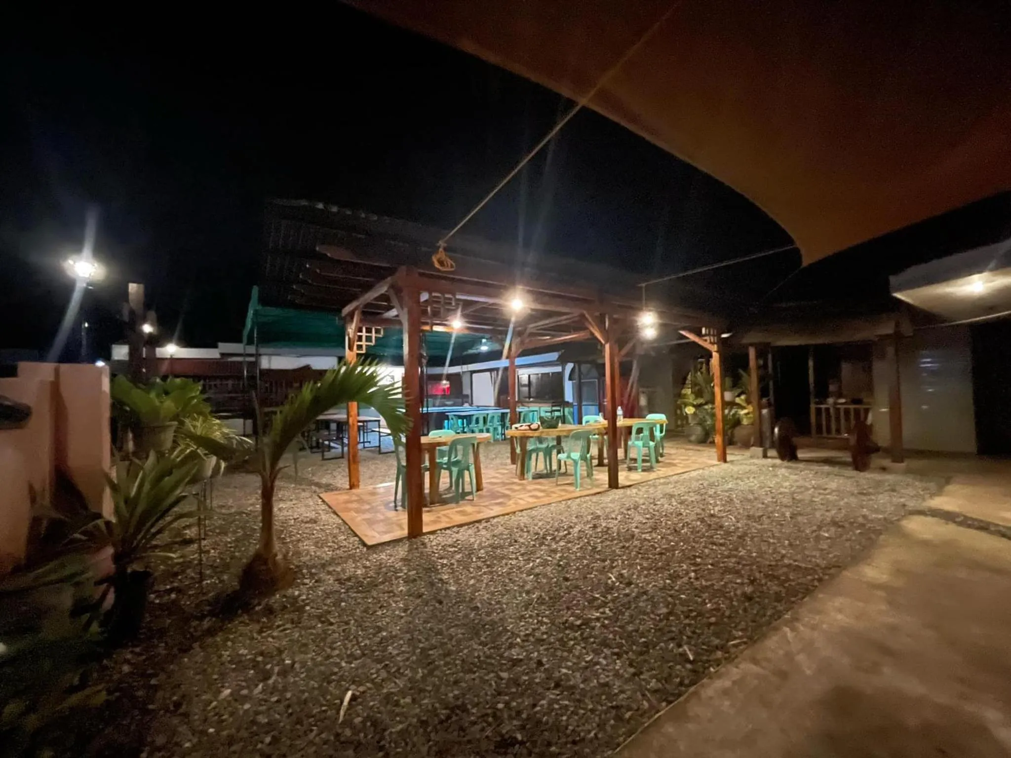 Restaurant/places to eat in 13 ways Room Rentals