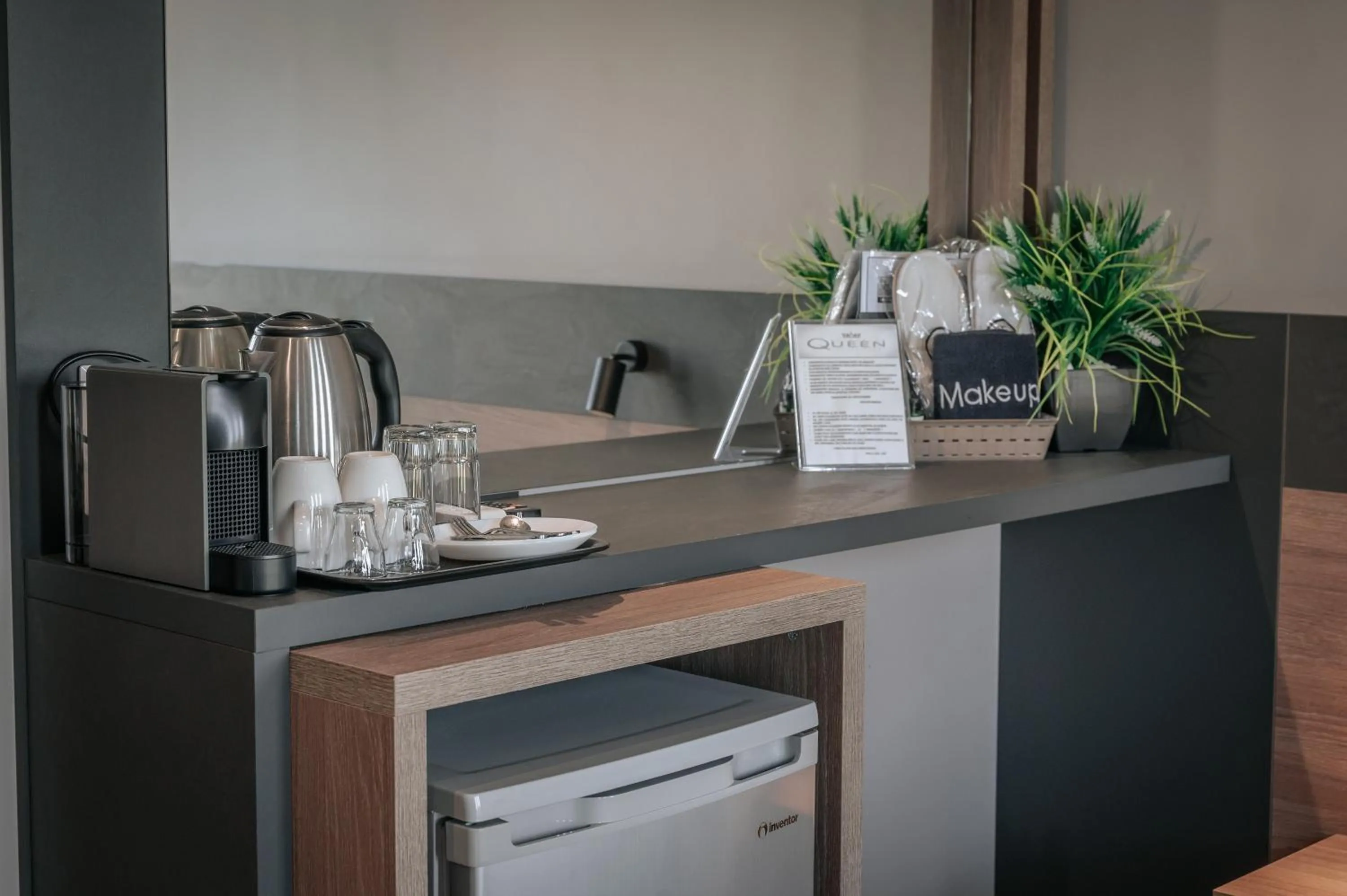 Coffee/tea facilities in Elizabeth Queen Luxury Rooms