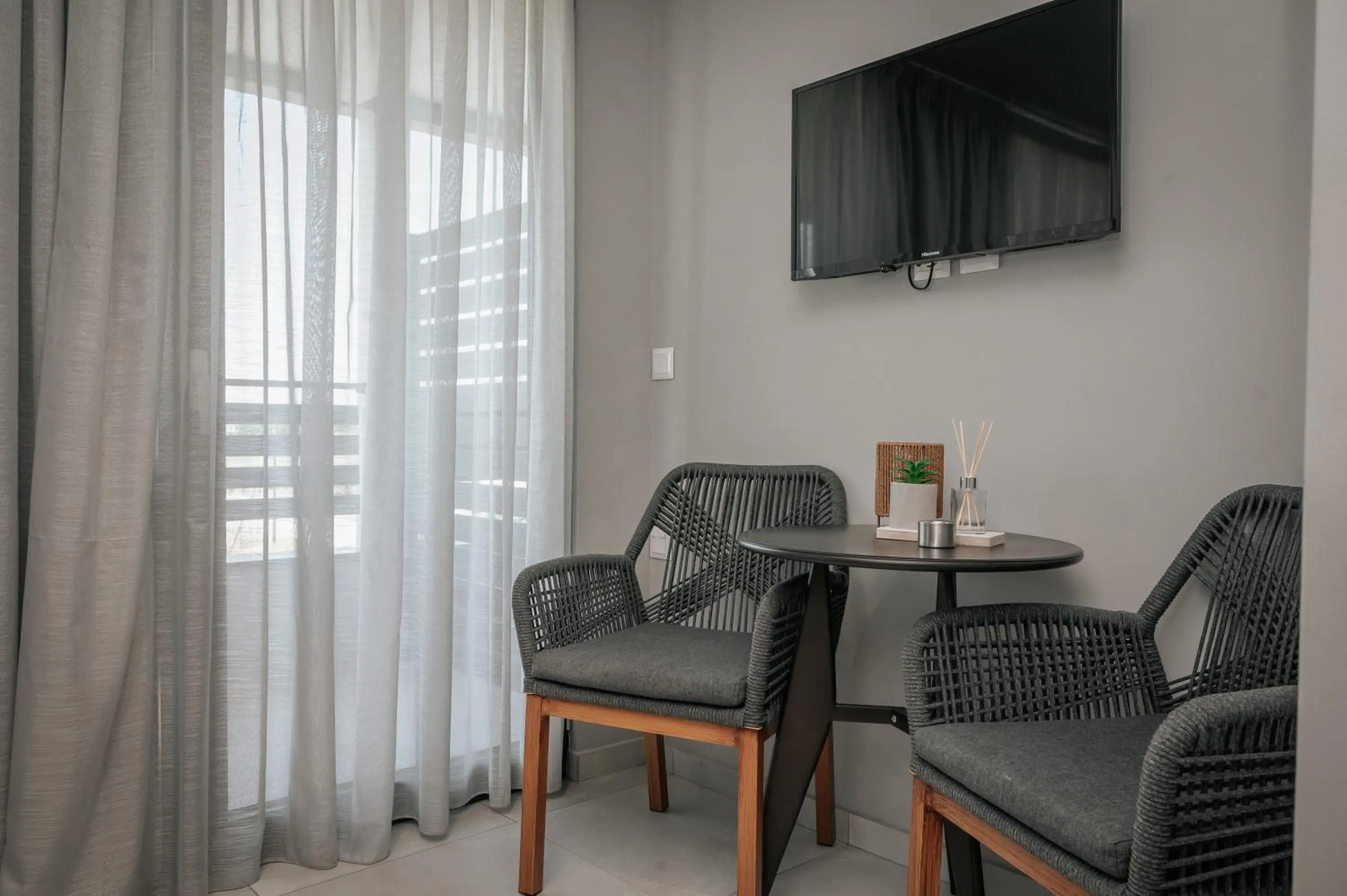 TV and multimedia in Elizabeth Queen Luxury Rooms