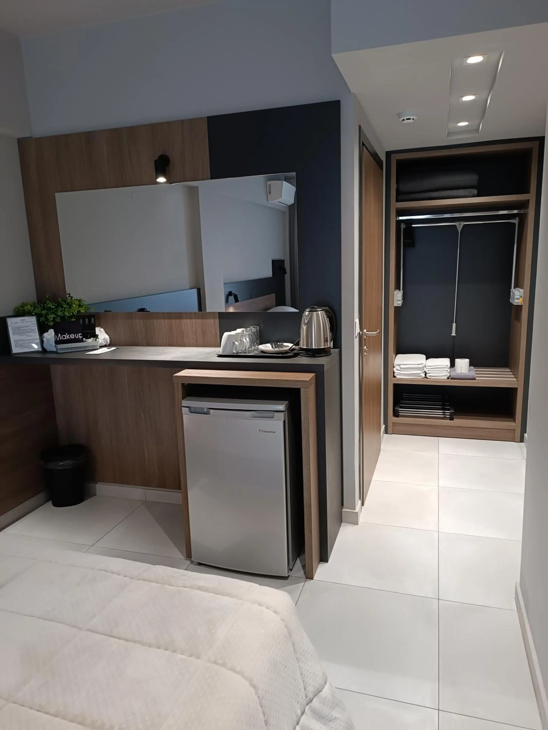 wardrobe in Elizabeth Queen Luxury Rooms