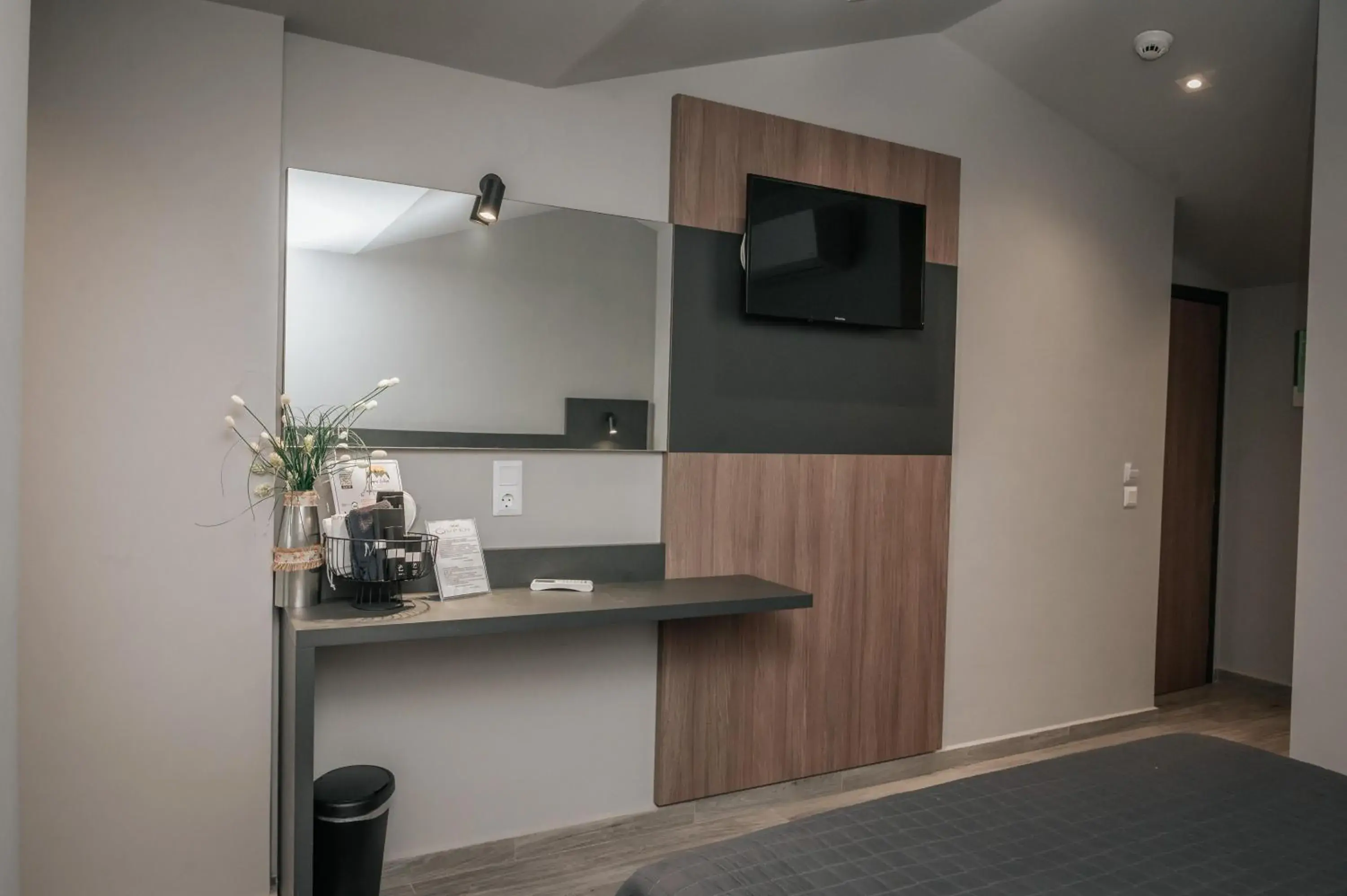 Photo of the whole room, Bed in Elizabeth Queen Luxury Rooms Photo of the whole room, Bed in Elizabeth Queen Luxury Rooms