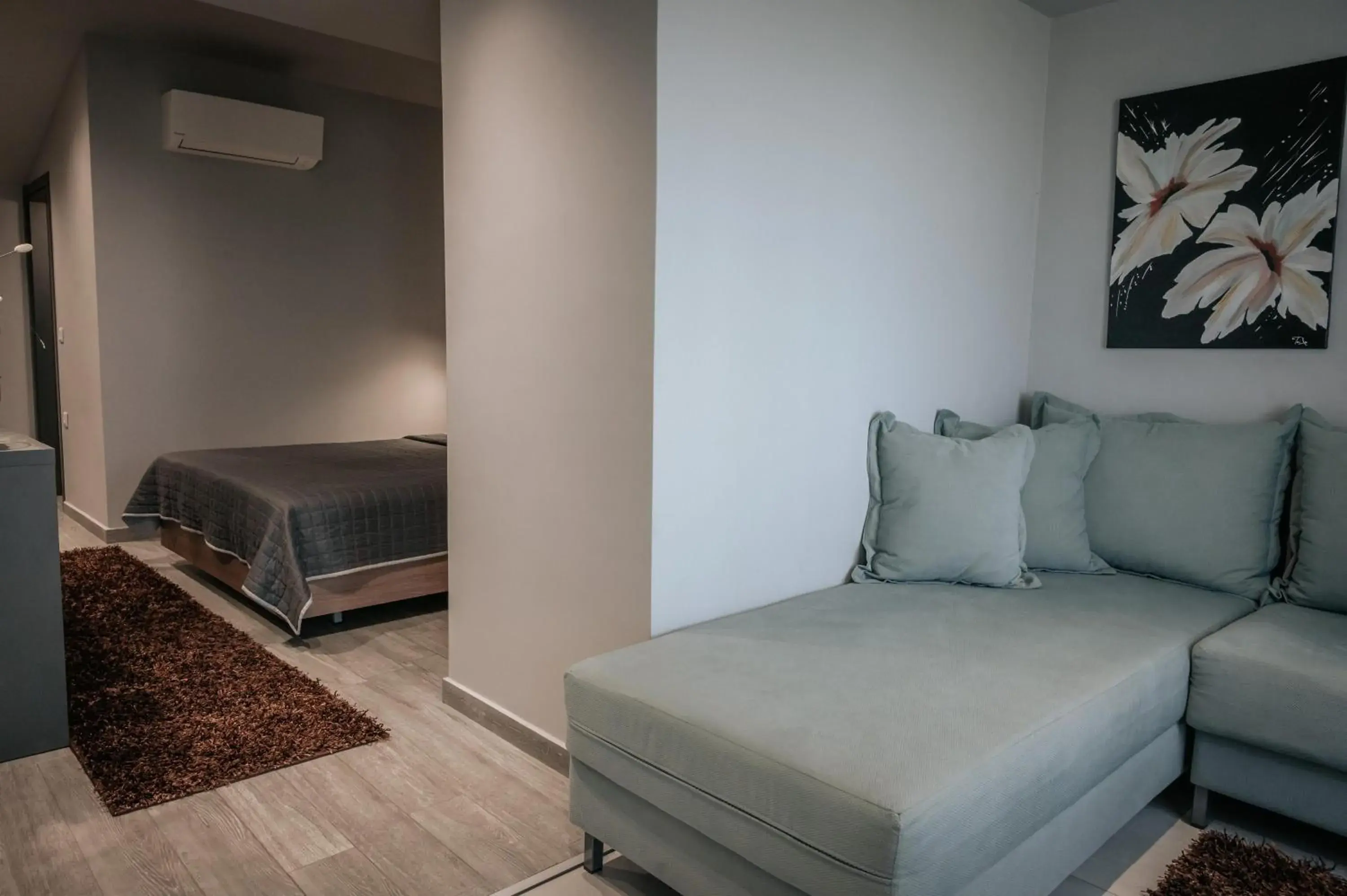 Photo of the whole room in Elizabeth Queen Luxury Rooms Photo of the whole room in Elizabeth Queen Luxury Rooms