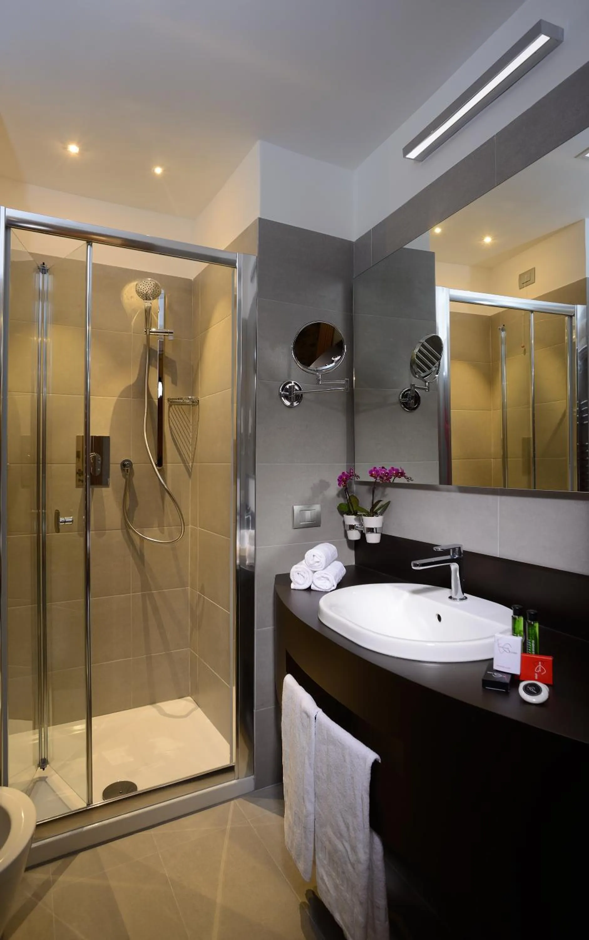 Bathroom in Rome Art Hotel - Gruppo Trevi Hotels