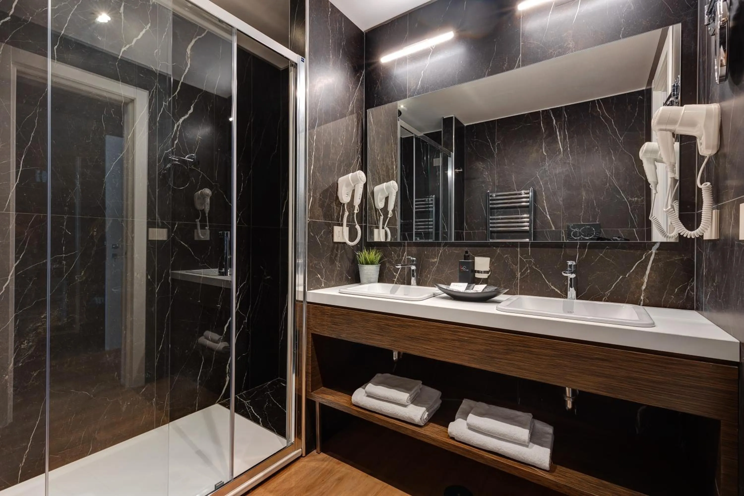 Bathroom in Rome Art Hotel - Gruppo Trevi Hotels