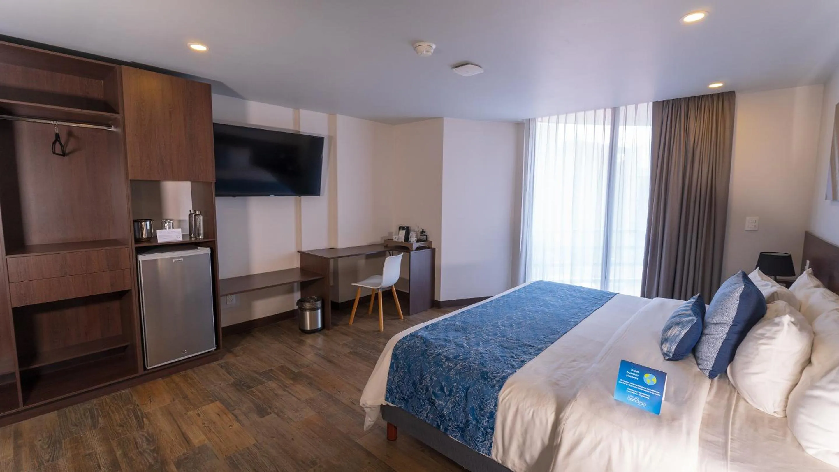 minibar, Bed in Hotel Círculo Condesa