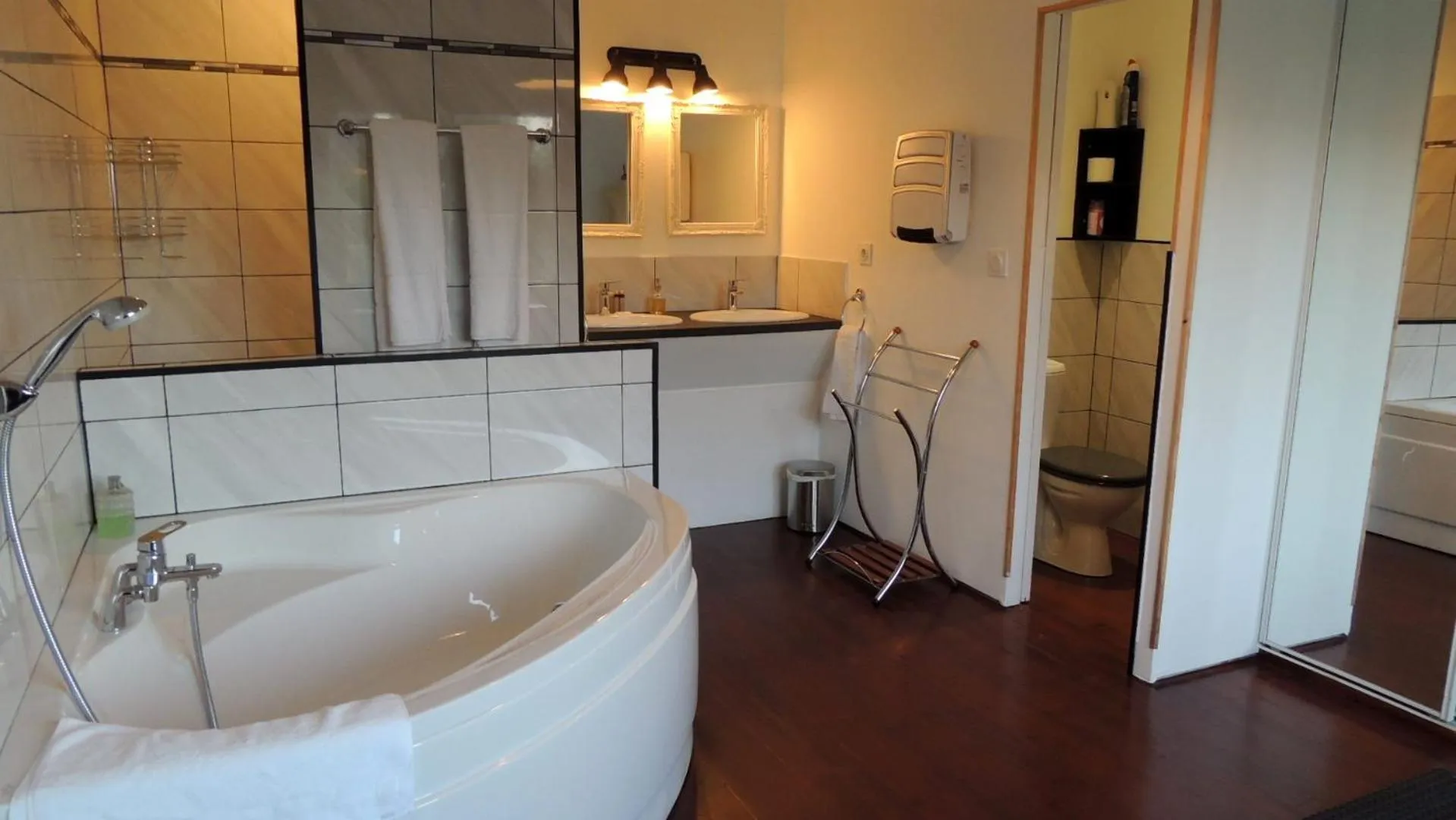 Bathroom in Le Jardin Du Puits