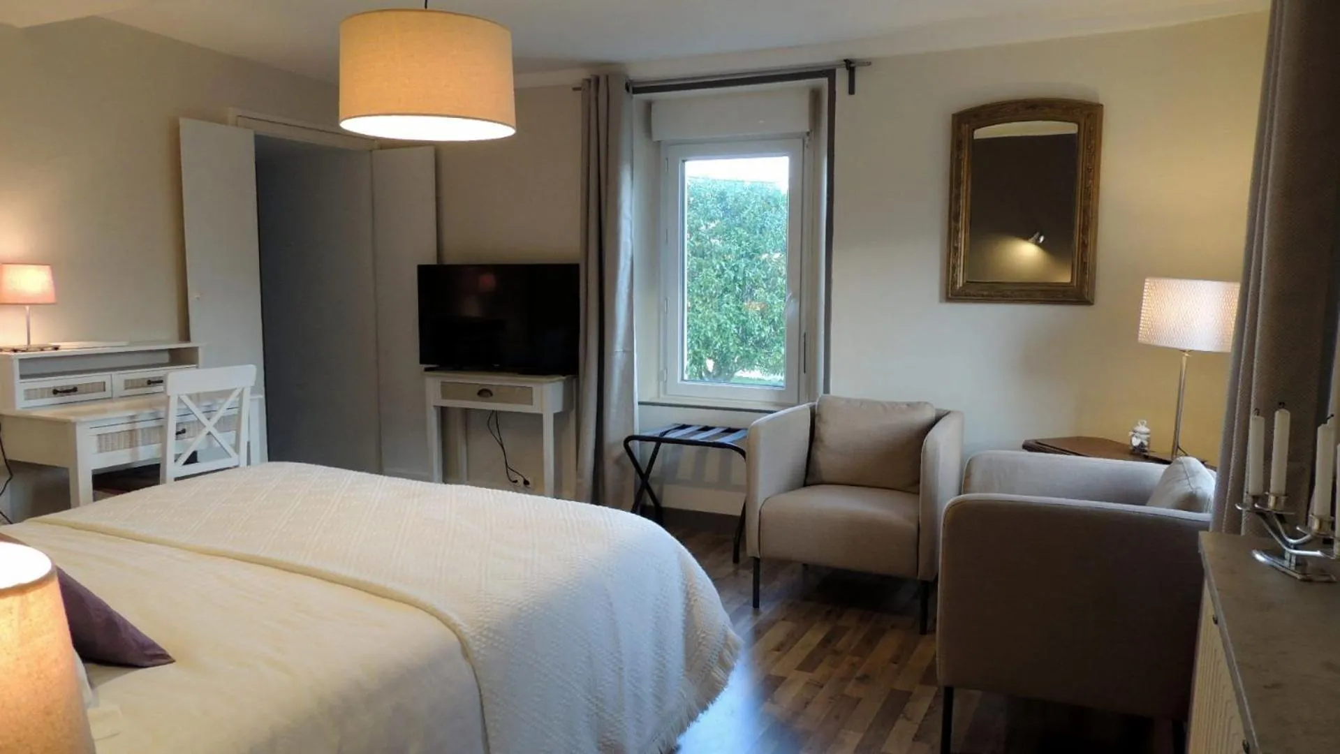 Photo of the whole room, Bed in Le Jardin Du Puits