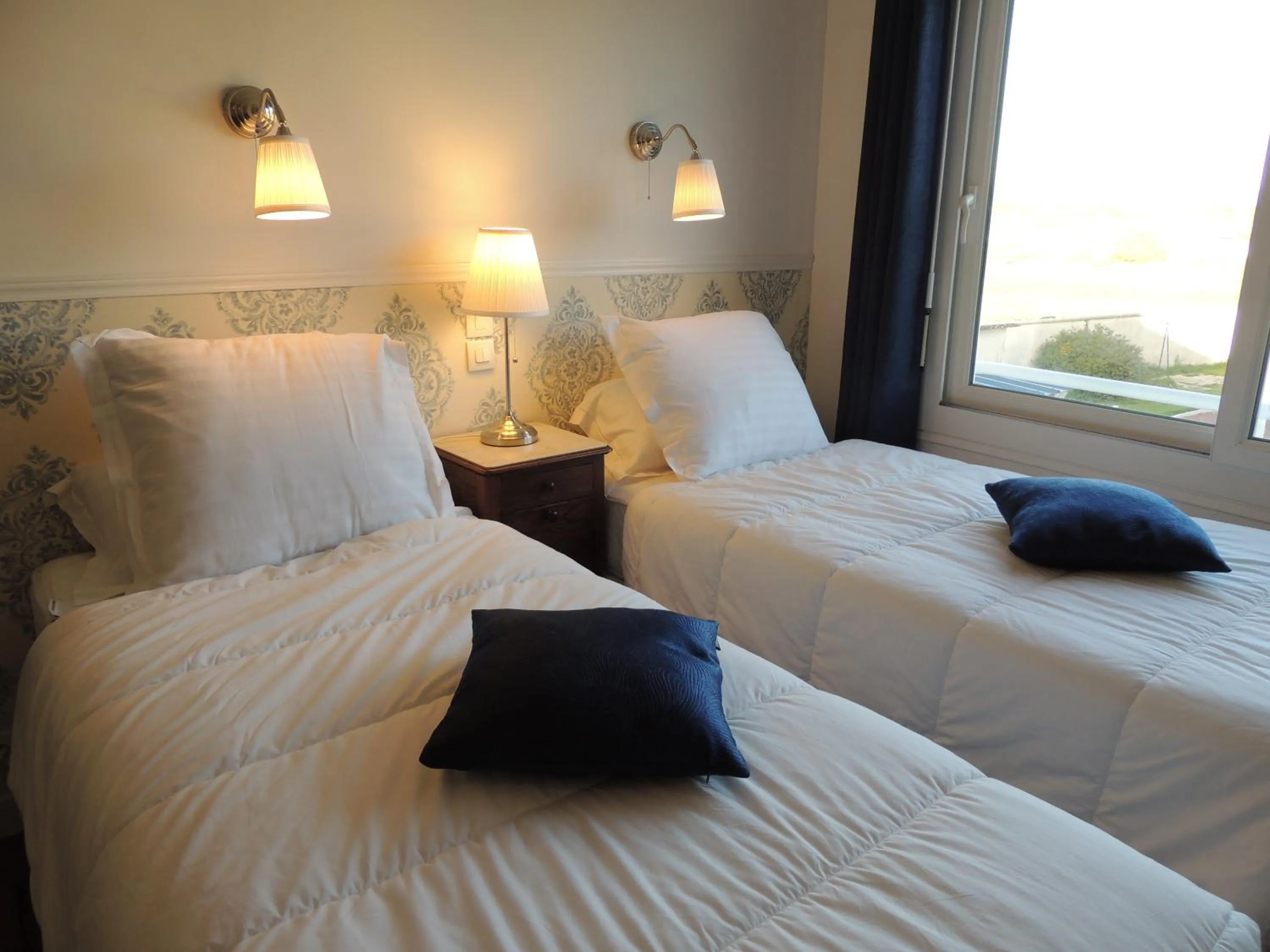 Bedroom, Bed in Le Jardin Du Puits