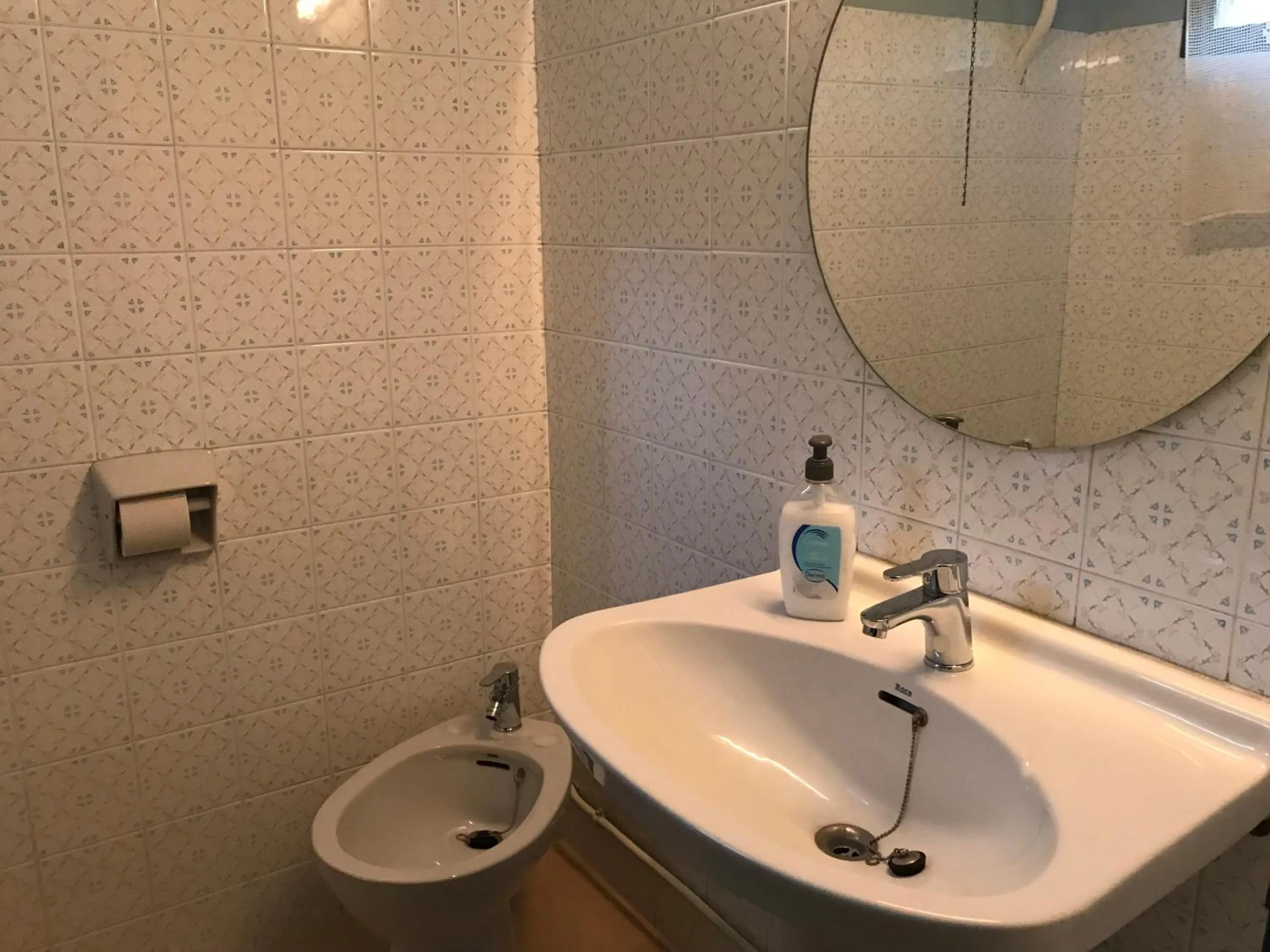 Bathroom in Hostal Casiano Camarasa