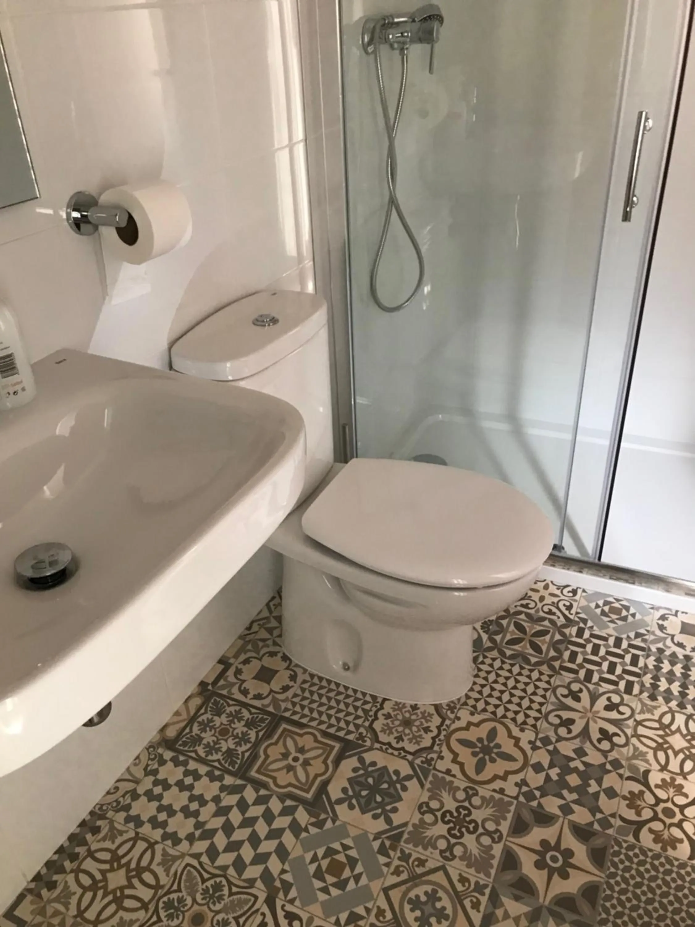 Bathroom in Hostal Casiano Camarasa