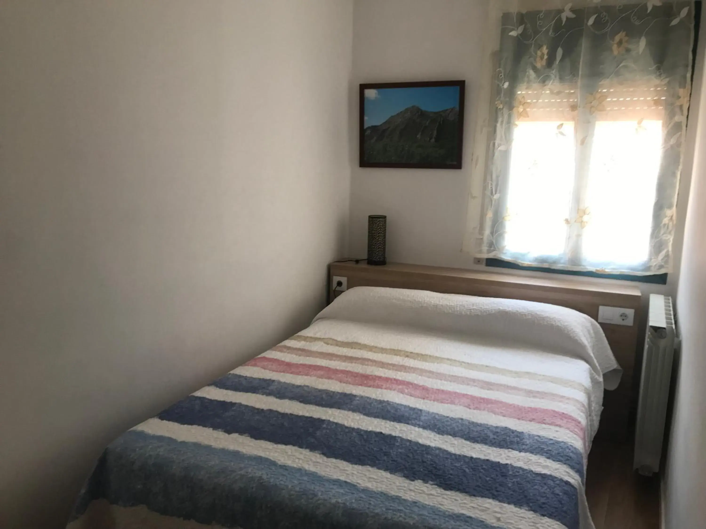 Standard Double Room with Shared Bathroom - single occupancy in Hostal Casiano Camarasa Standard Double Room with Shared Bathroom - single occupancy in Hostal Casiano Camarasa