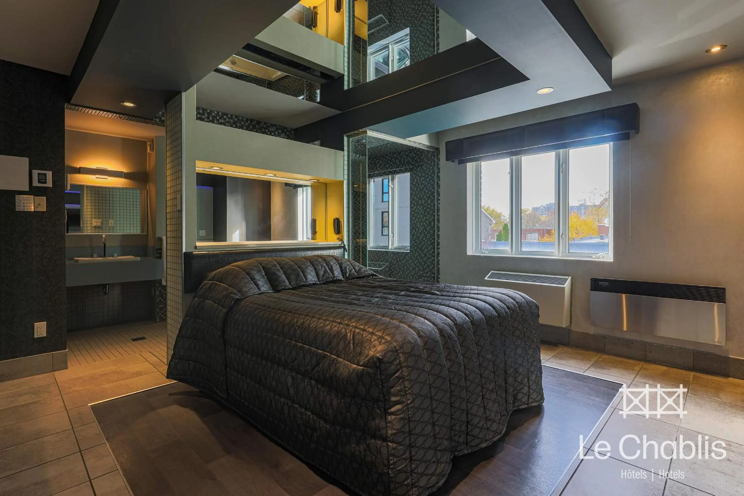 Bed in Hotel Le Chablis Cadillac