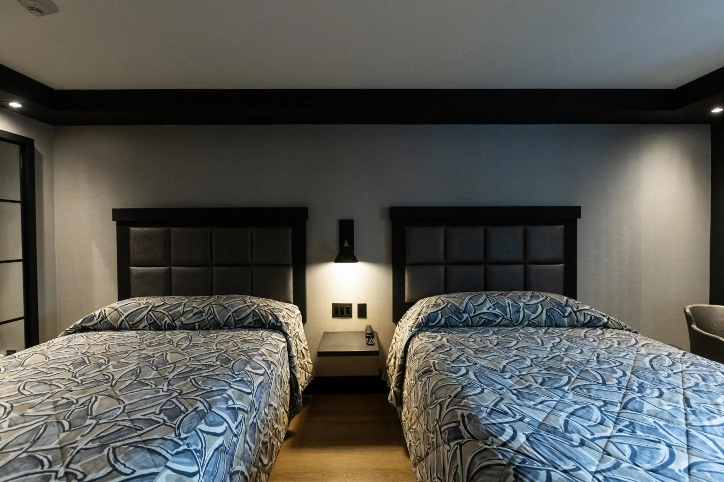 Bed in Hotel Le Chablis Cadillac