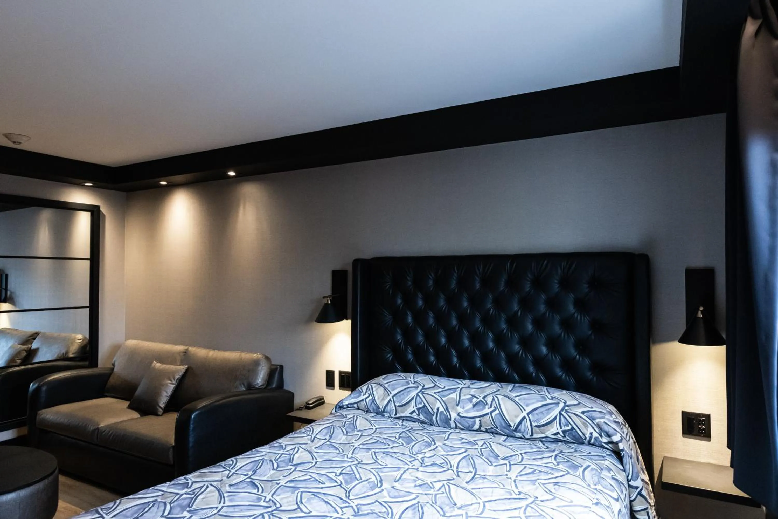 Bed in Hotel Le Chablis Cadillac