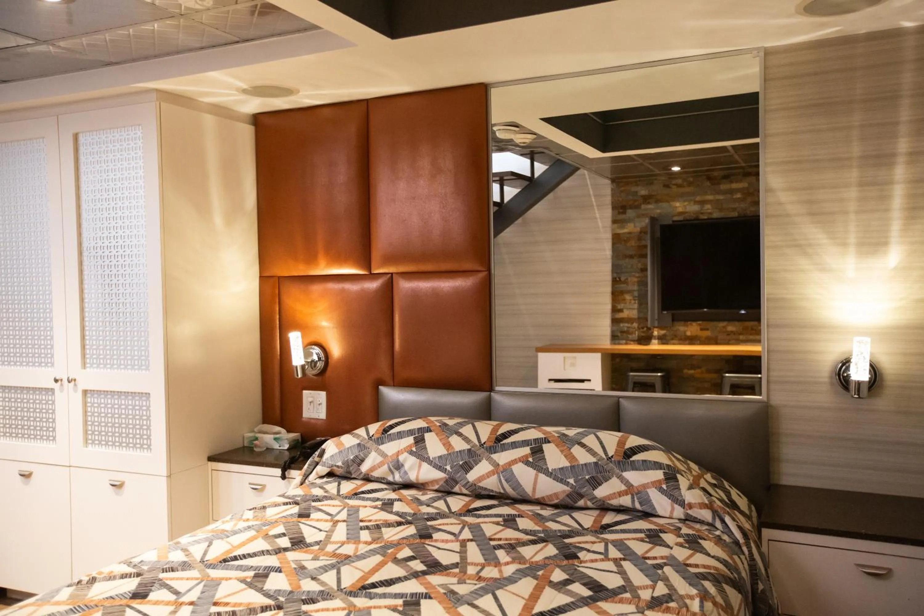 Bed in Hotel Le Chablis Cadillac