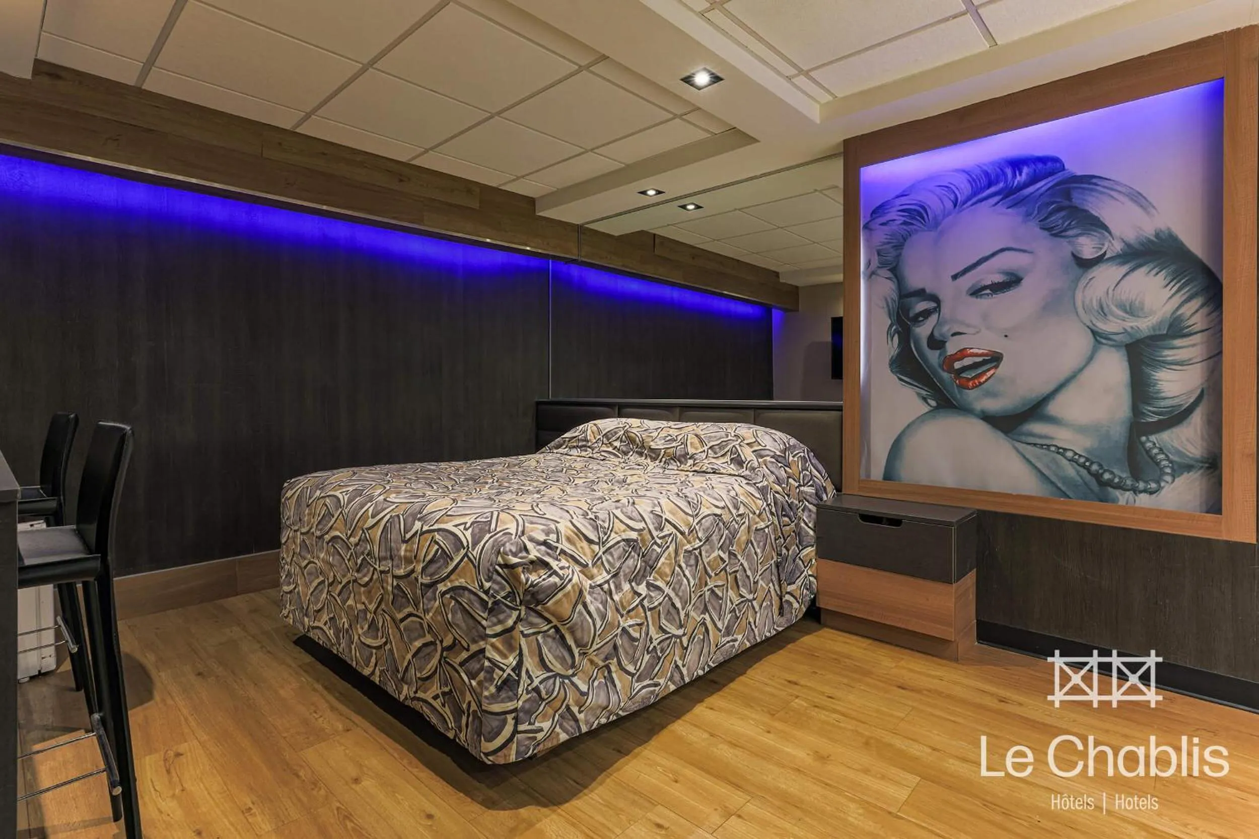 Bed in Hotel Le Chablis Cadillac