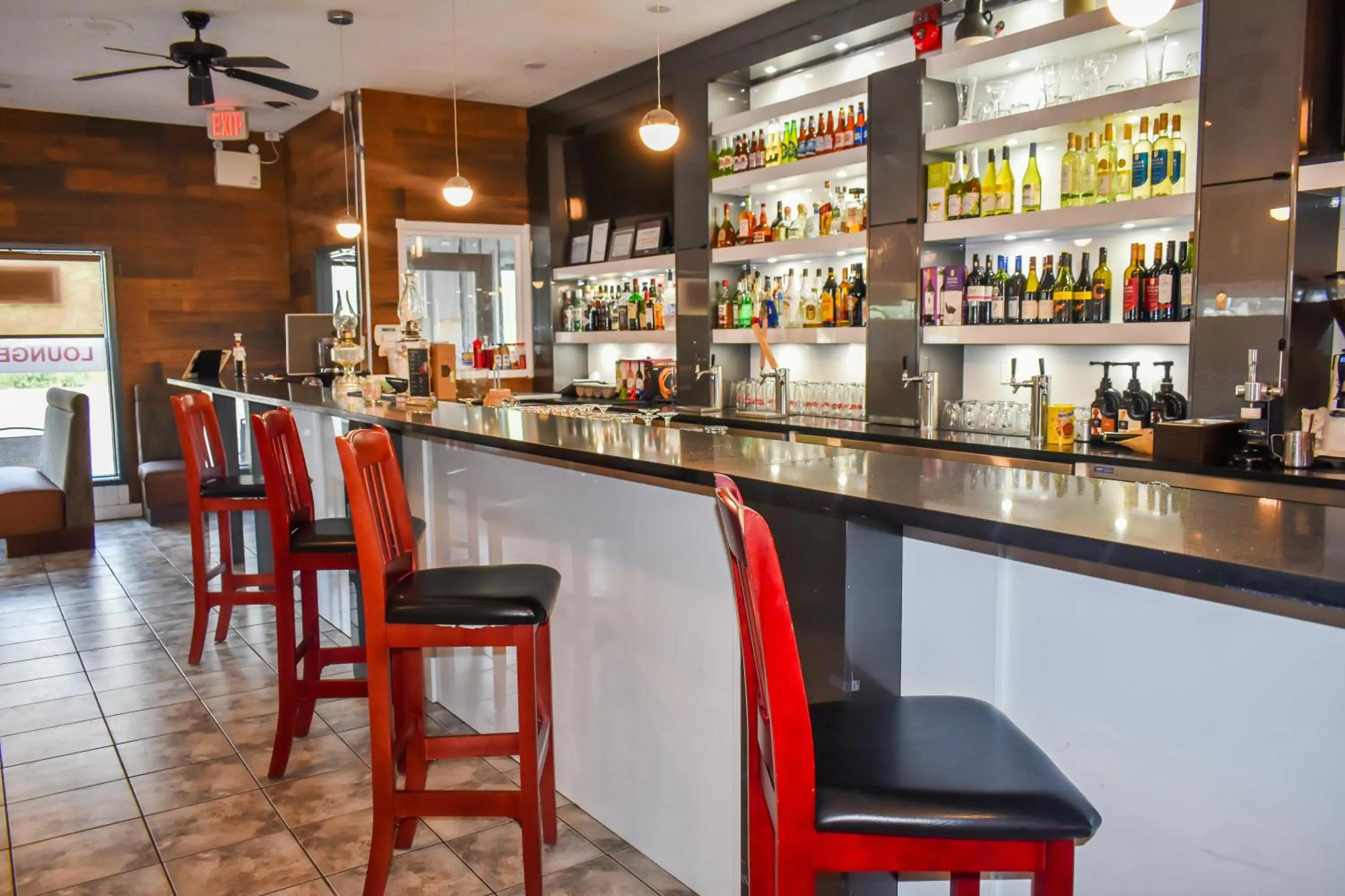 Restaurant/places to eat in Days Inn by Wyndham Sylvan Lake