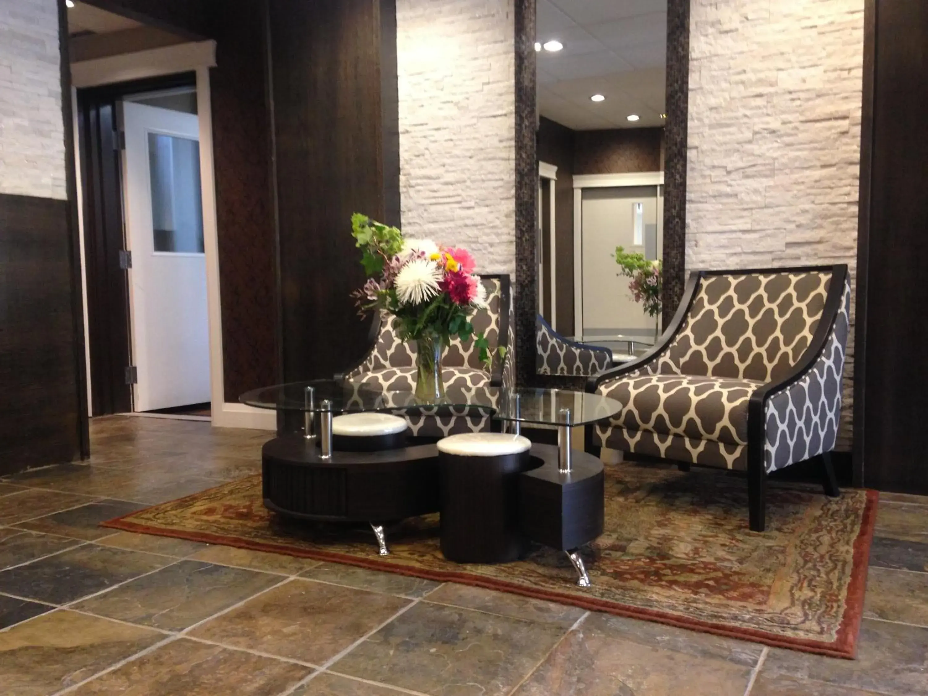 Facade/entrance in Days Inn by Wyndham Sylvan Lake Facade/entrance in Days Inn by Wyndham Sylvan Lake