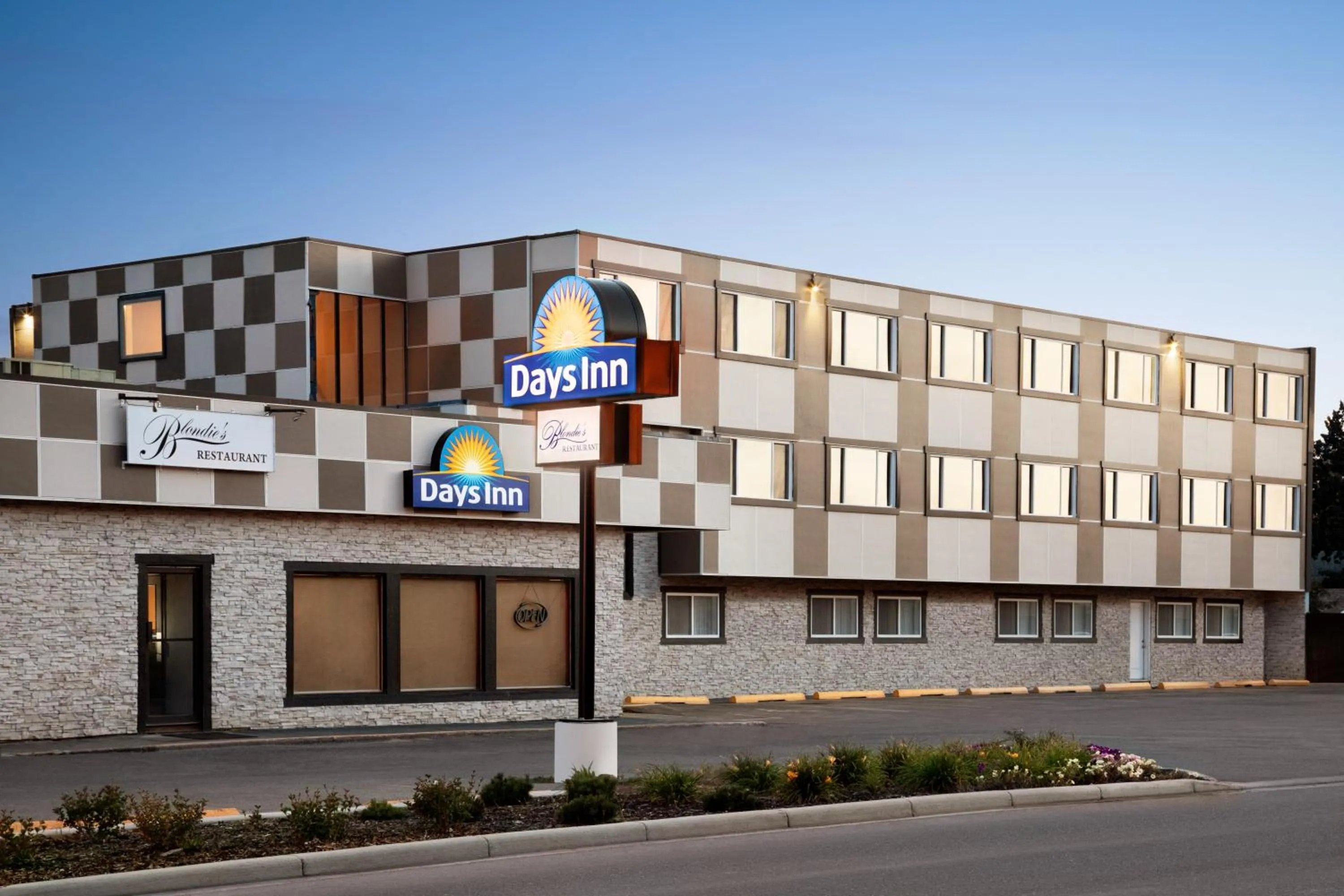 Facade/entrance in Days Inn by Wyndham Sylvan Lake