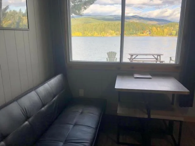 Lake view in Jasper Way Inn Resort & Campground