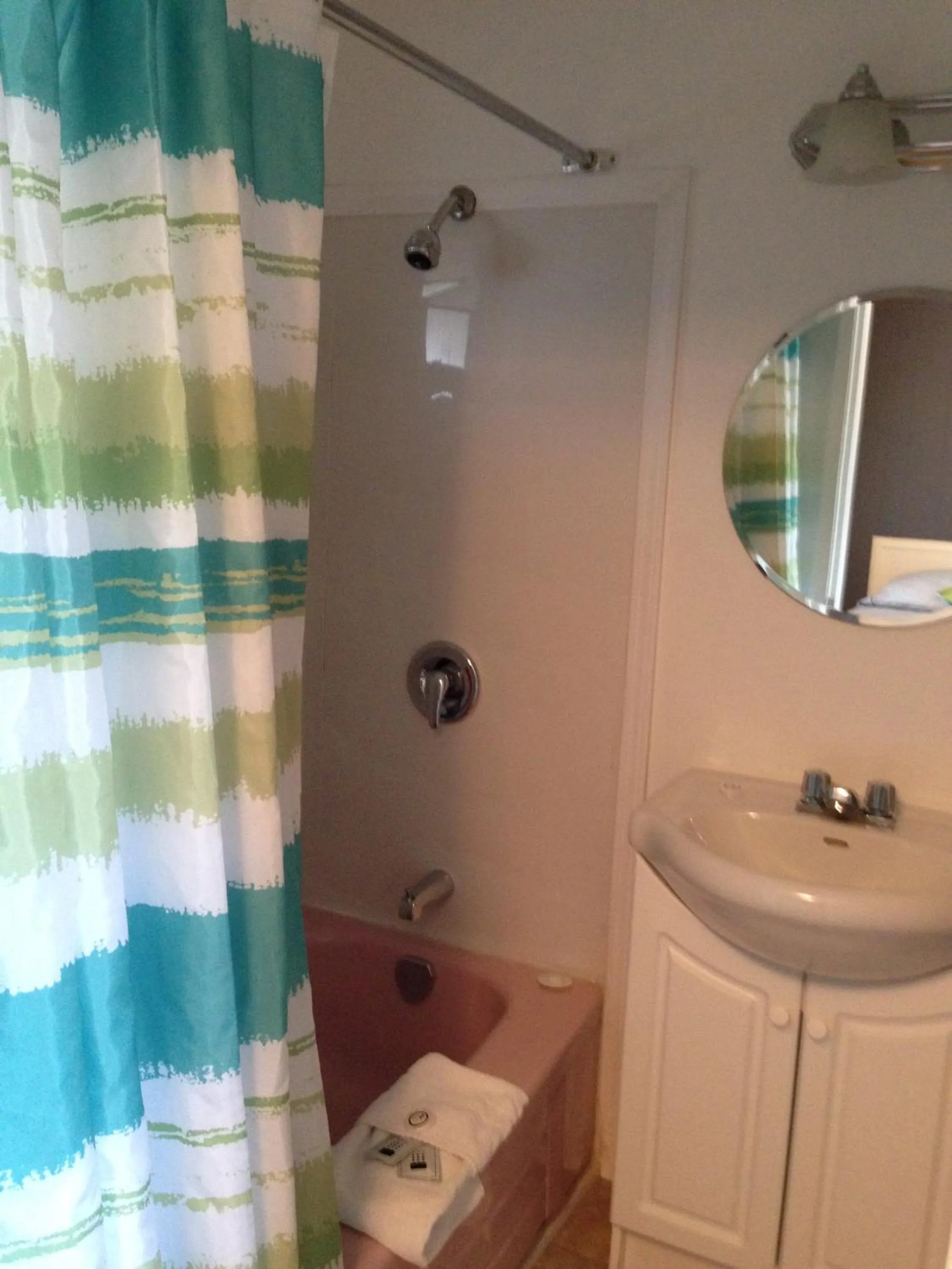 Bathroom in Jasper Way Inn Resort & Campground