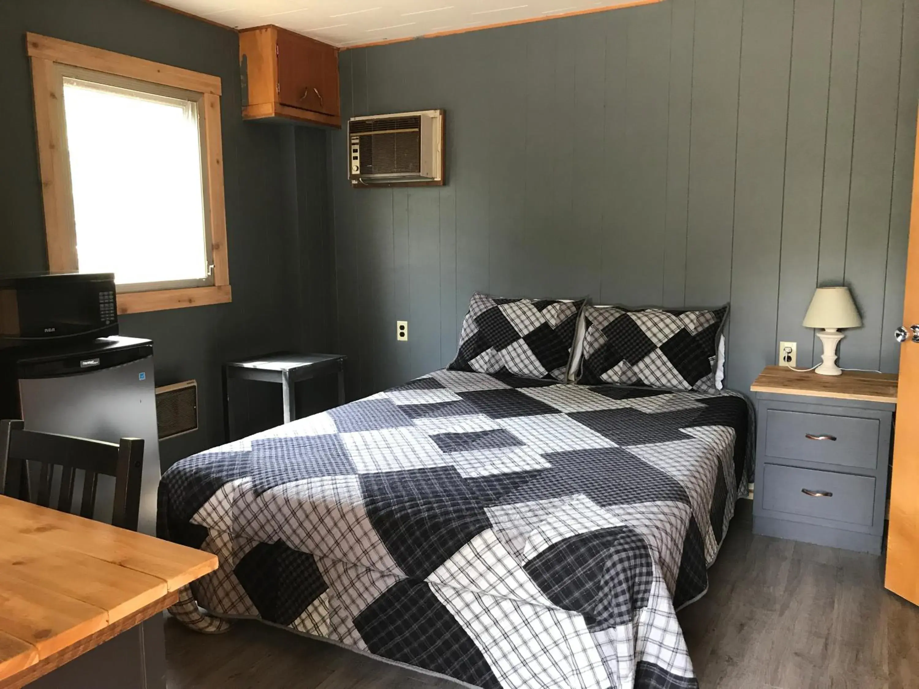 Economy Double Room in Jasper Way Inn Resort & Campground Economy Double Room in Jasper Way Inn Resort & Campground