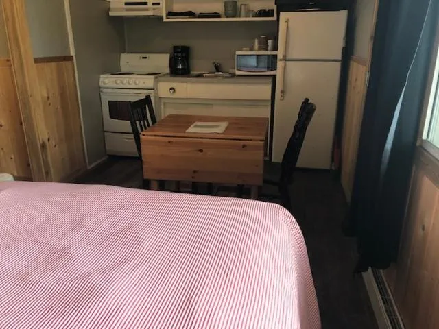 Bed in Jasper Way Inn Resort & Campground