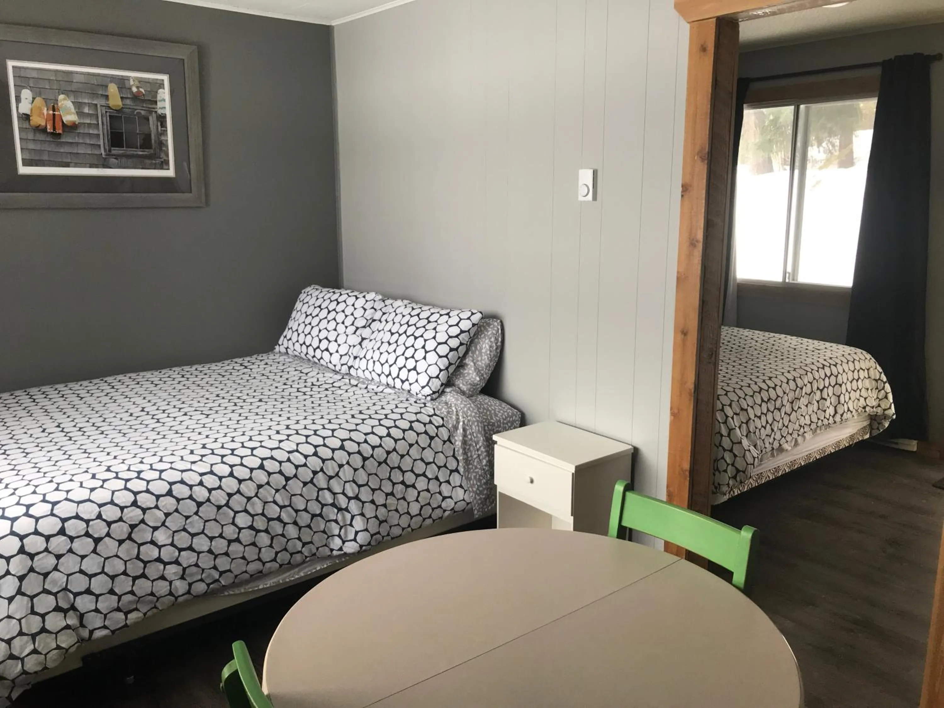 Bed in Jasper Way Inn Resort & Campground