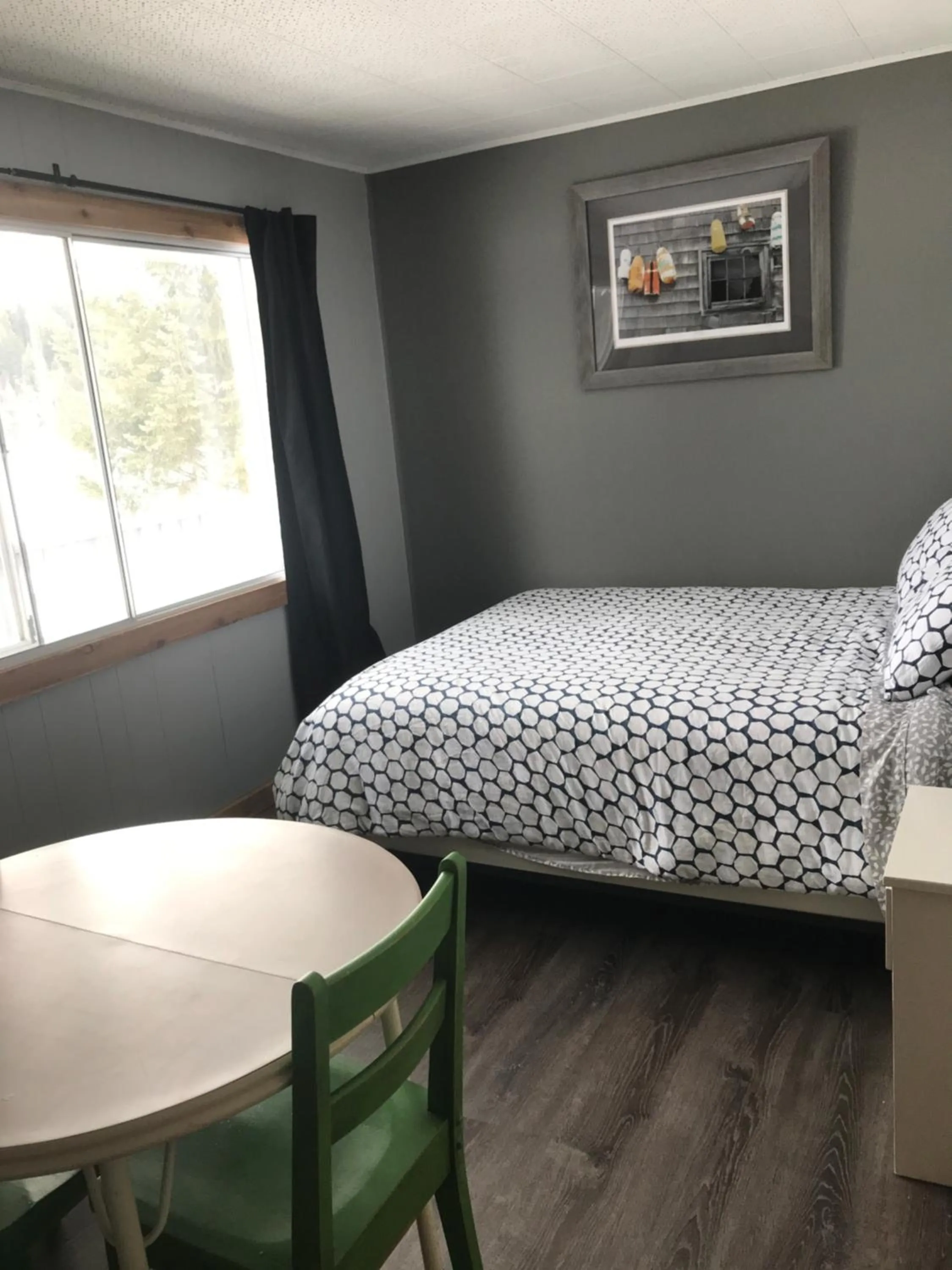 Bed in Jasper Way Inn Resort & Campground